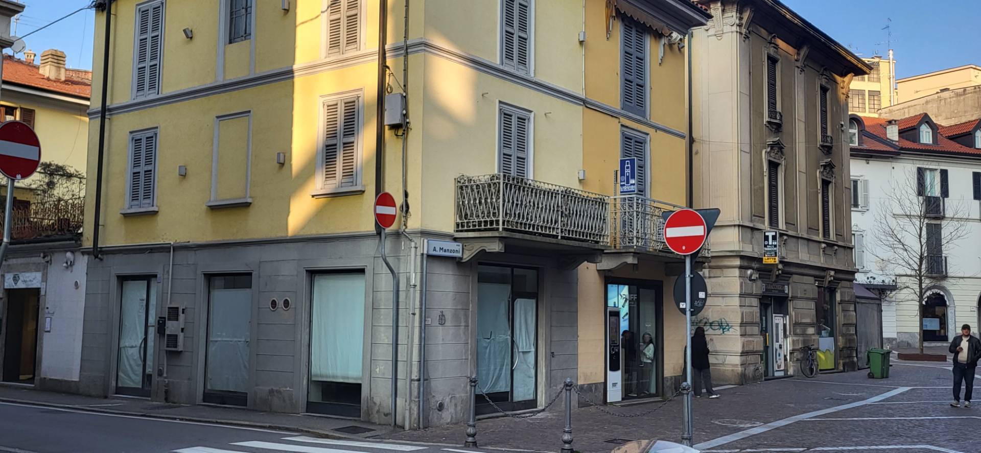 Locale commerciale in affitto a Gallarate