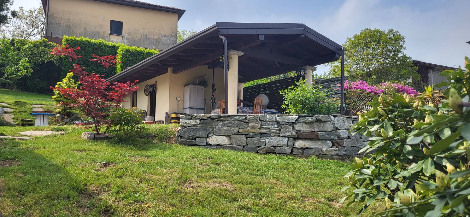 Villa in vendita a Varallo Pombia