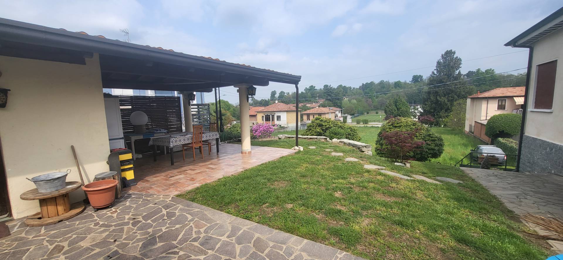 Villa in vendita a Varallo Pombia