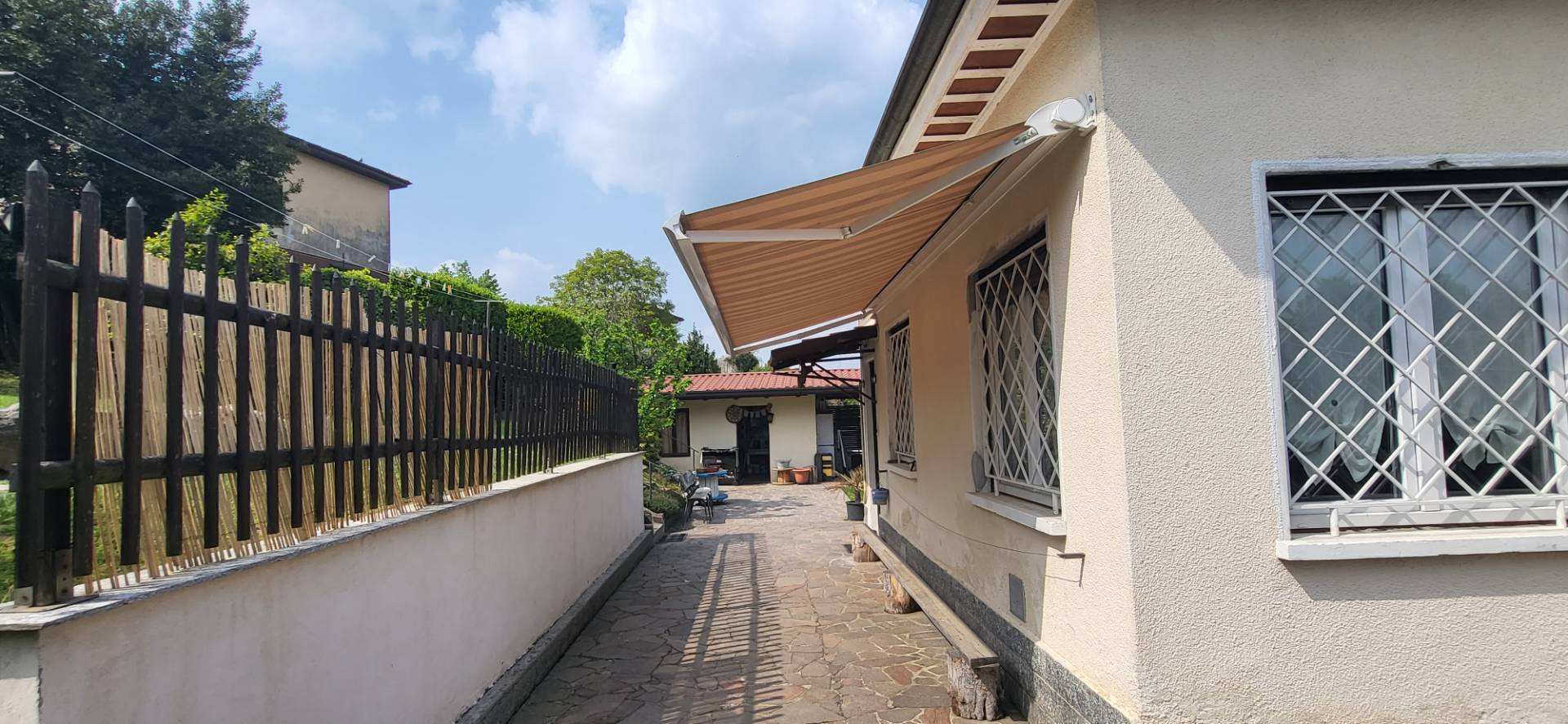 Villa in vendita a Varallo Pombia