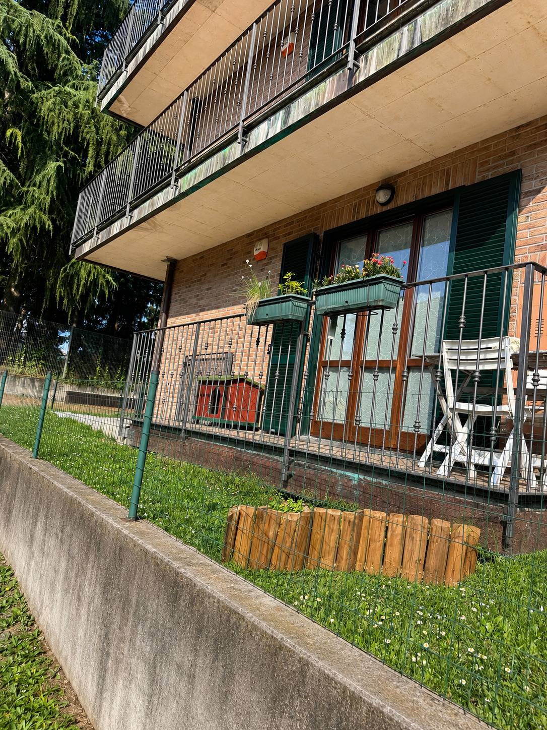 trilocale con area esterna in vendita a Tradate, Abbiate Guazzone
