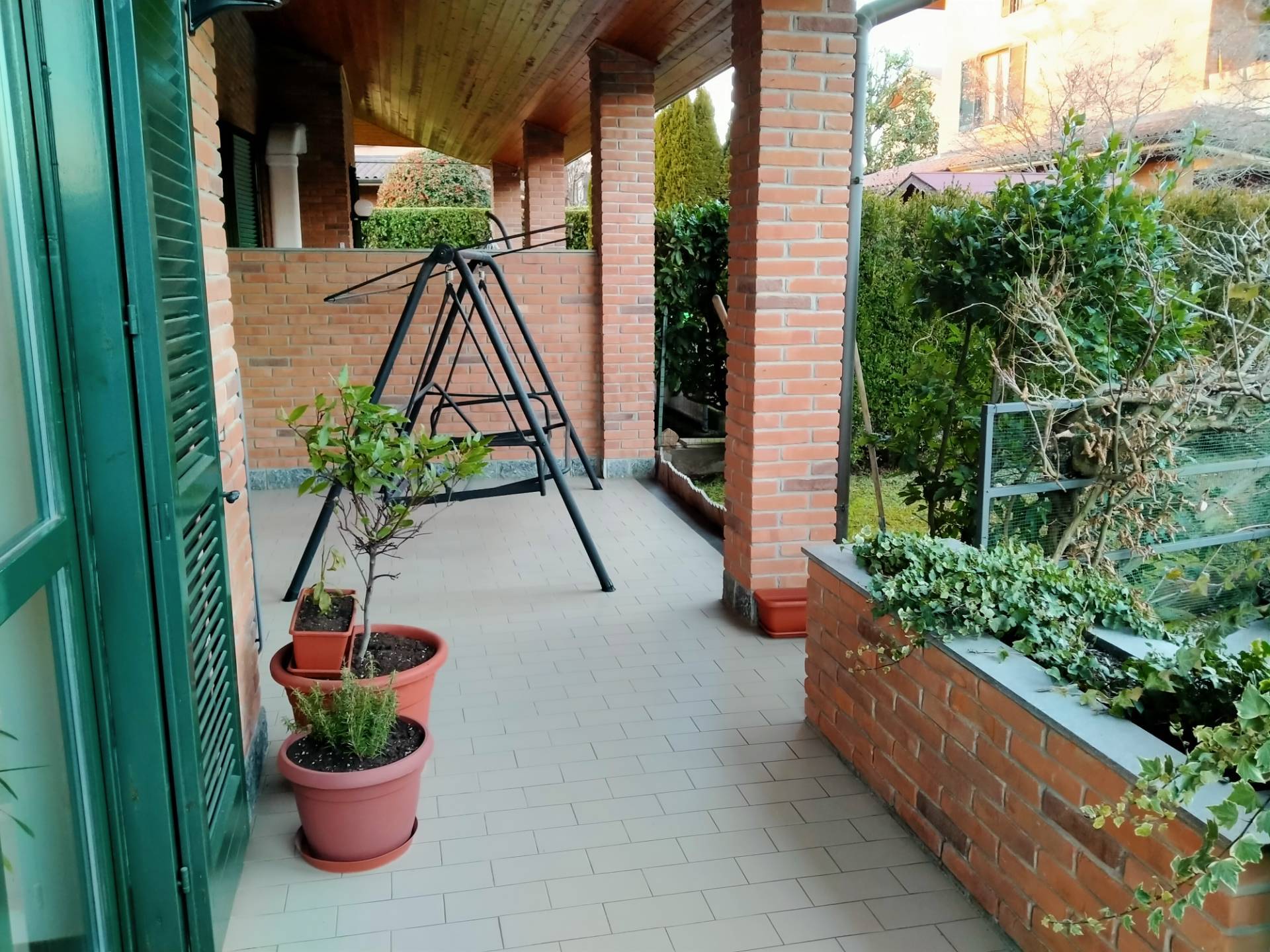 porzione di Villa Bifamiliare in vendita a Tradate