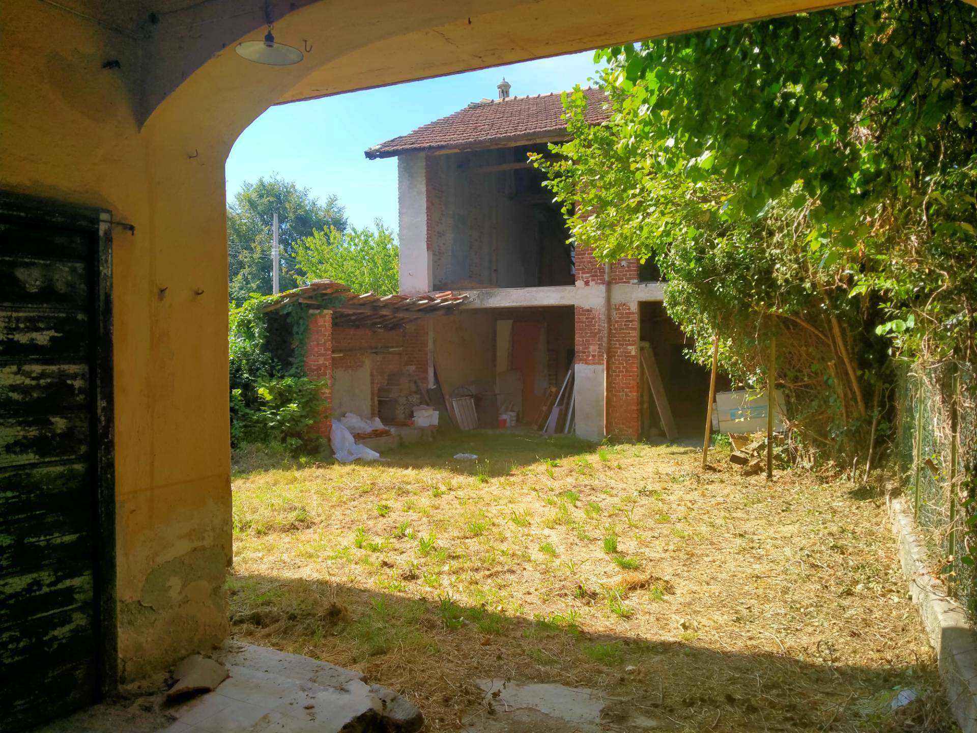 INTERA CORTE INDIPENDENTE in vendita a Sumirago