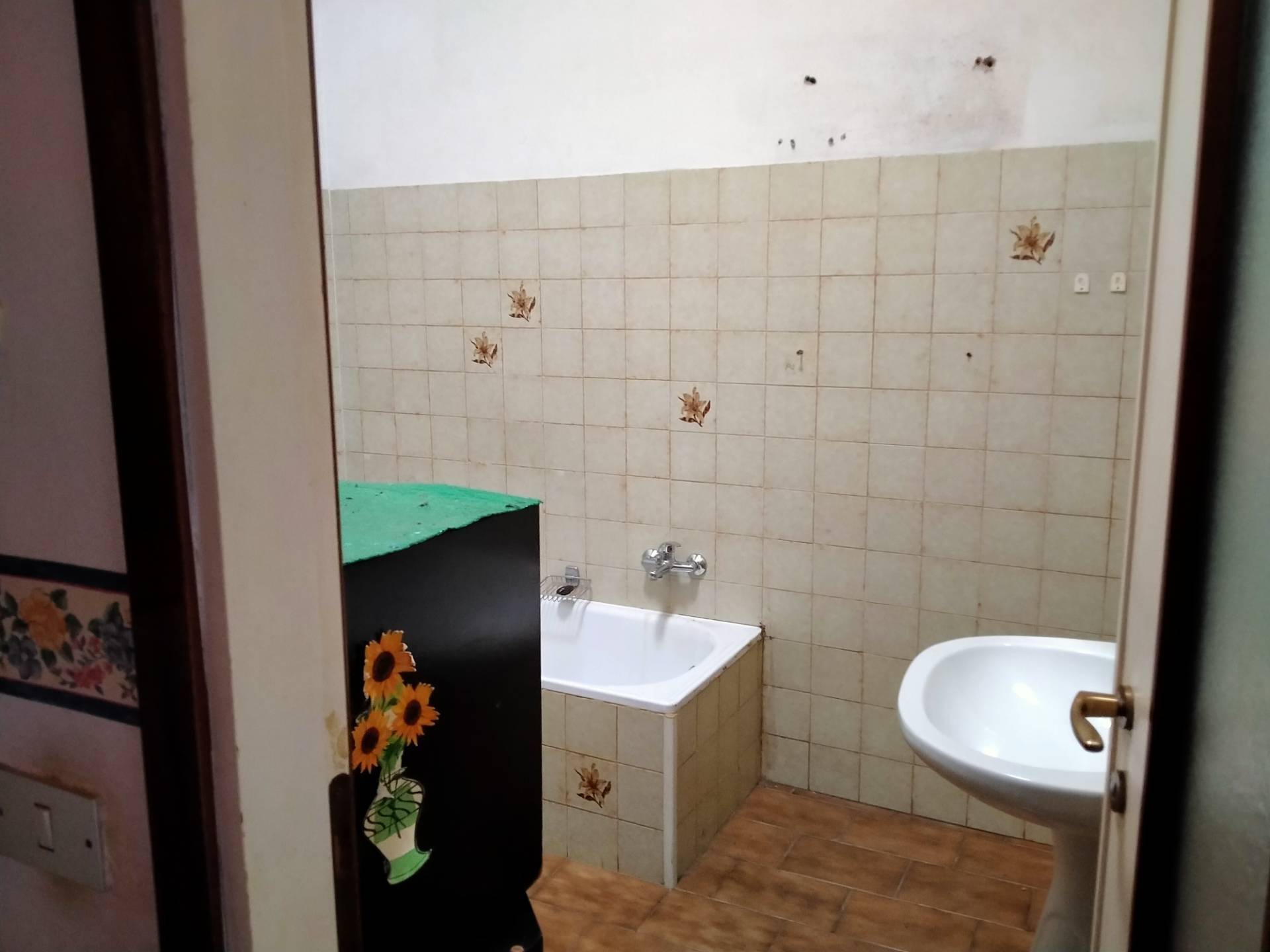 due locali in vendita a Azzio