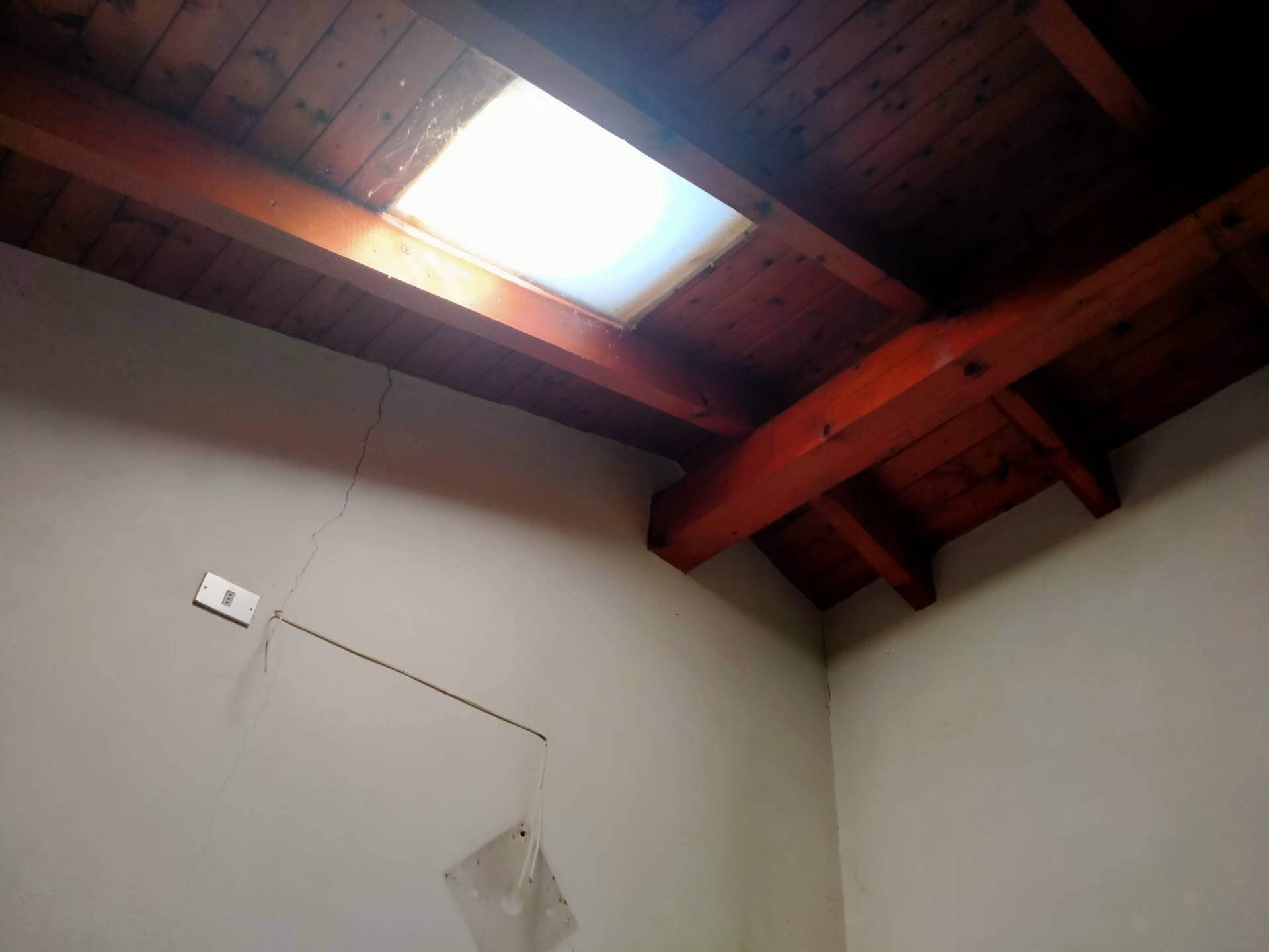 due locali in vendita a Azzio