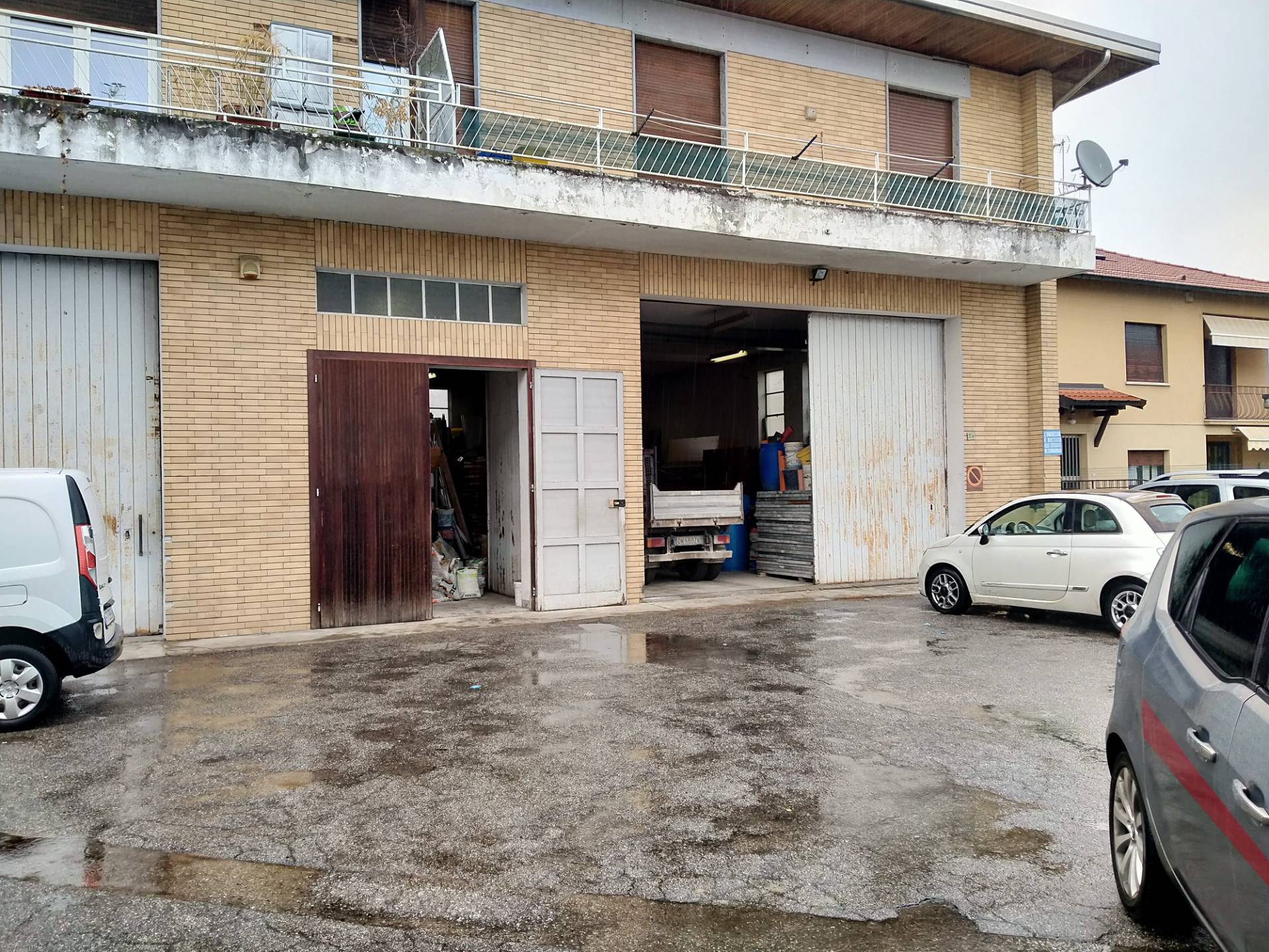 Locale commerciale in vendita a Vergiate