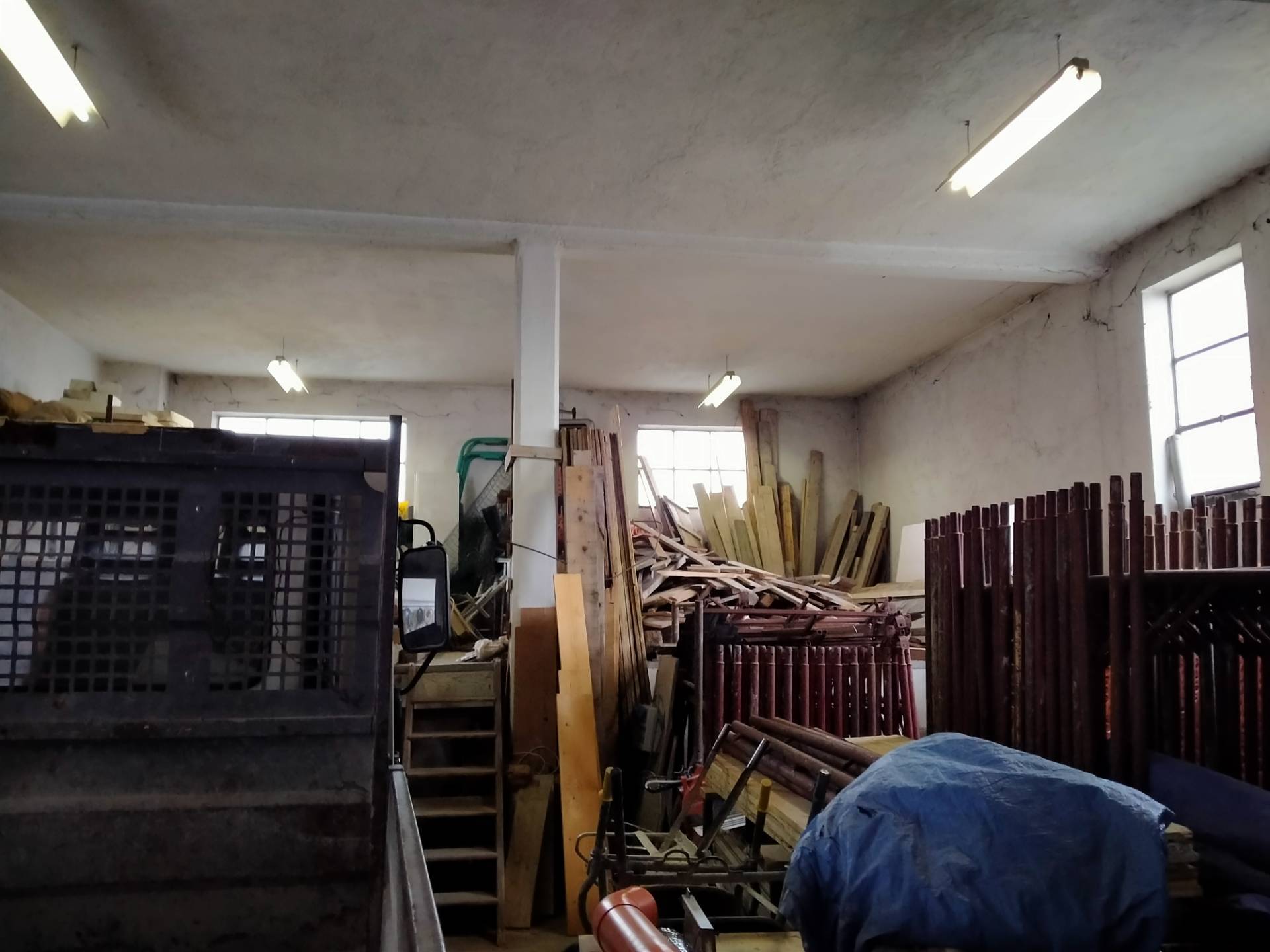 Locale commerciale in vendita a Vergiate