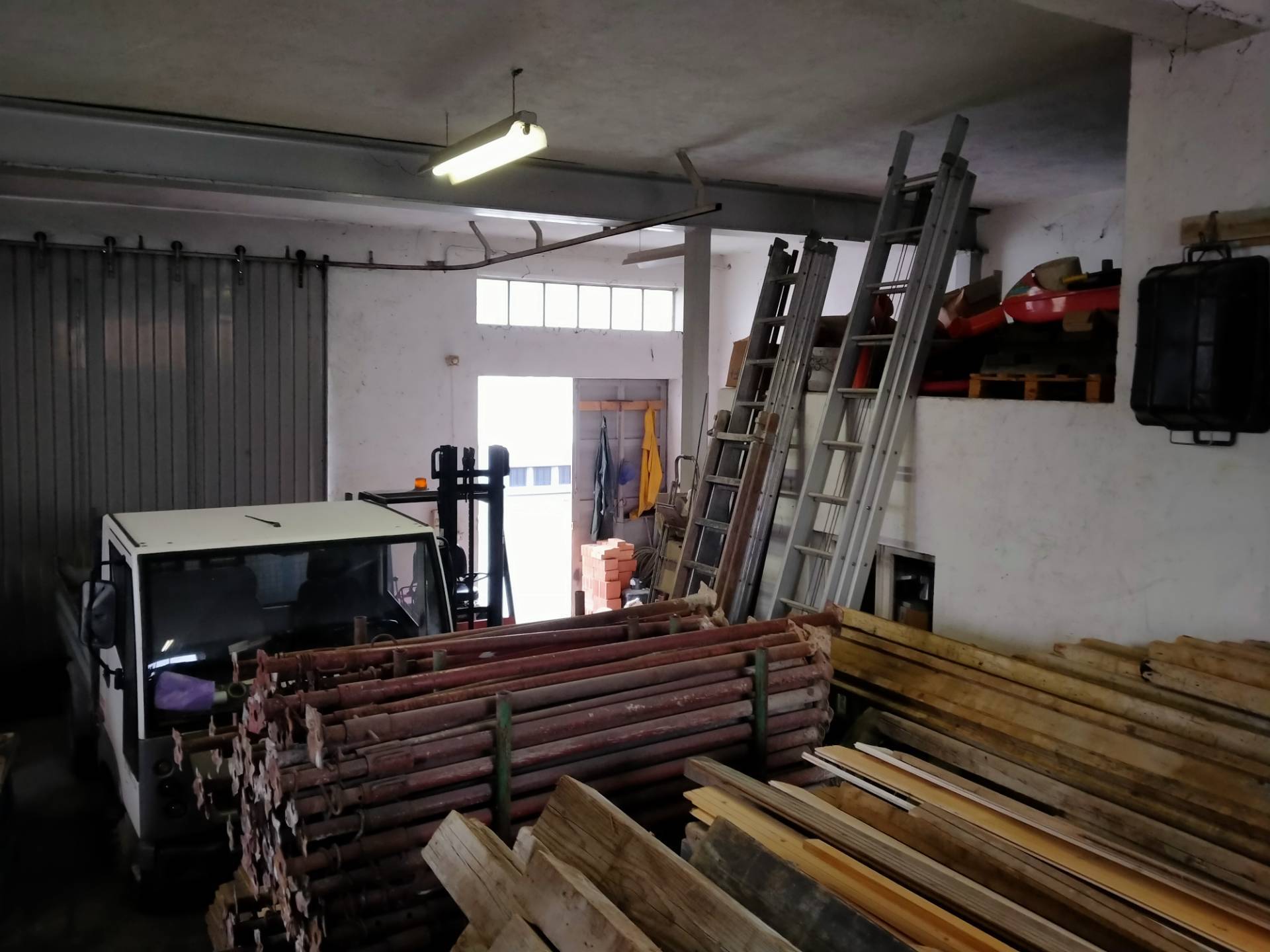 Locale commerciale in vendita a Vergiate