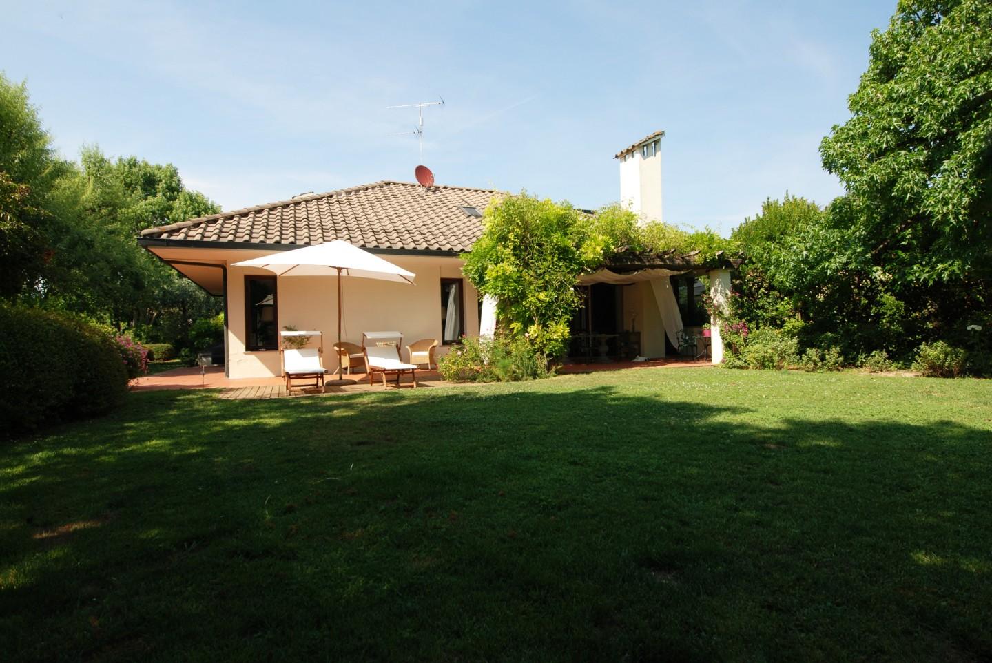 Villa con giardino, Pontedera il giardino