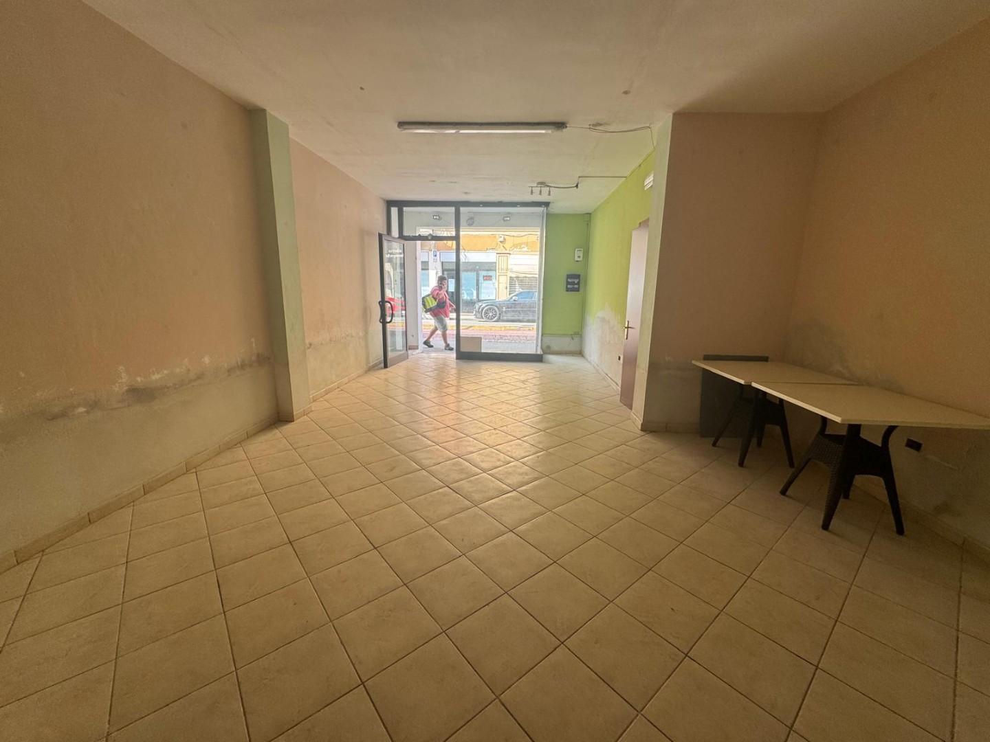 Locale commerciale in affitto, Pontedera centro