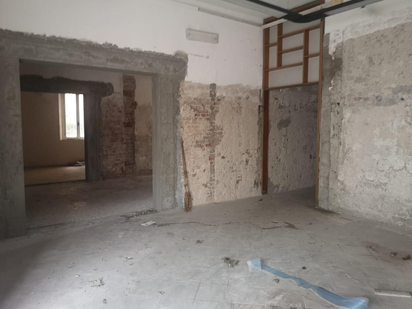 Locale commerciale da ristrutturare, Pontedera sozzifanti,ospedale