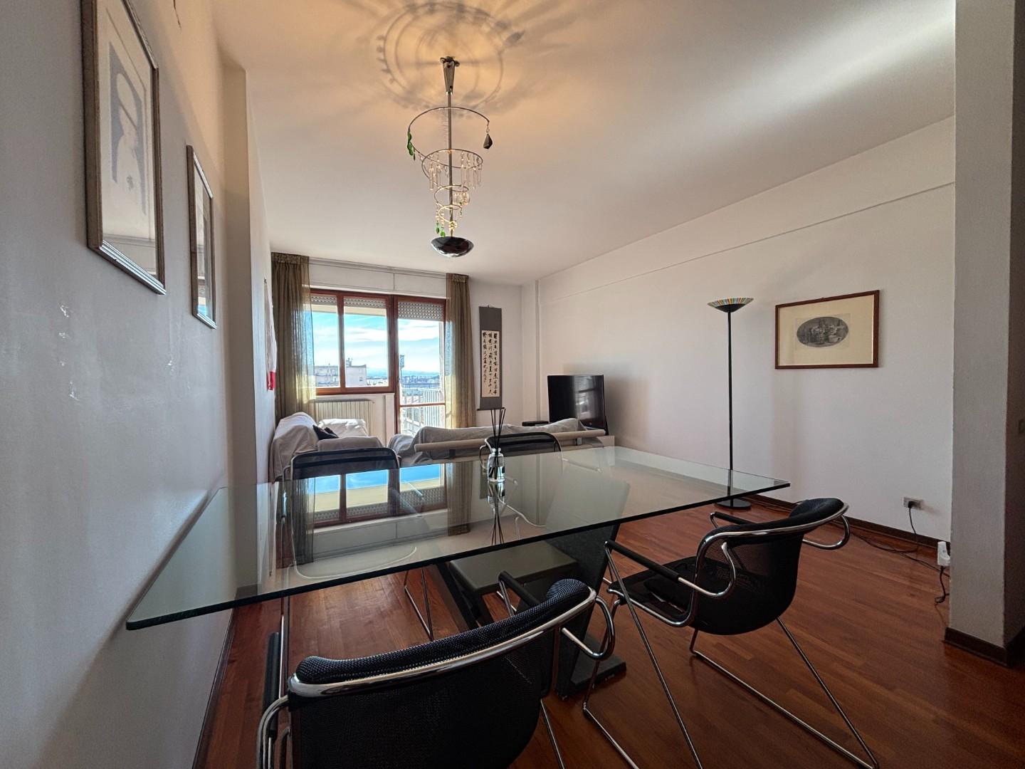 Appartamento con terrazzi, Pontedera centro