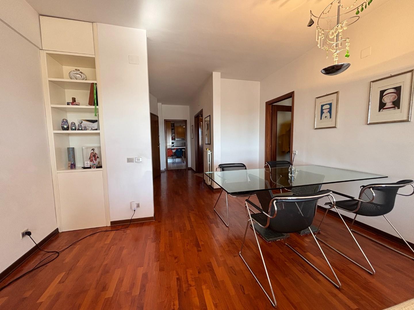 Appartamento con terrazzi, Pontedera centro