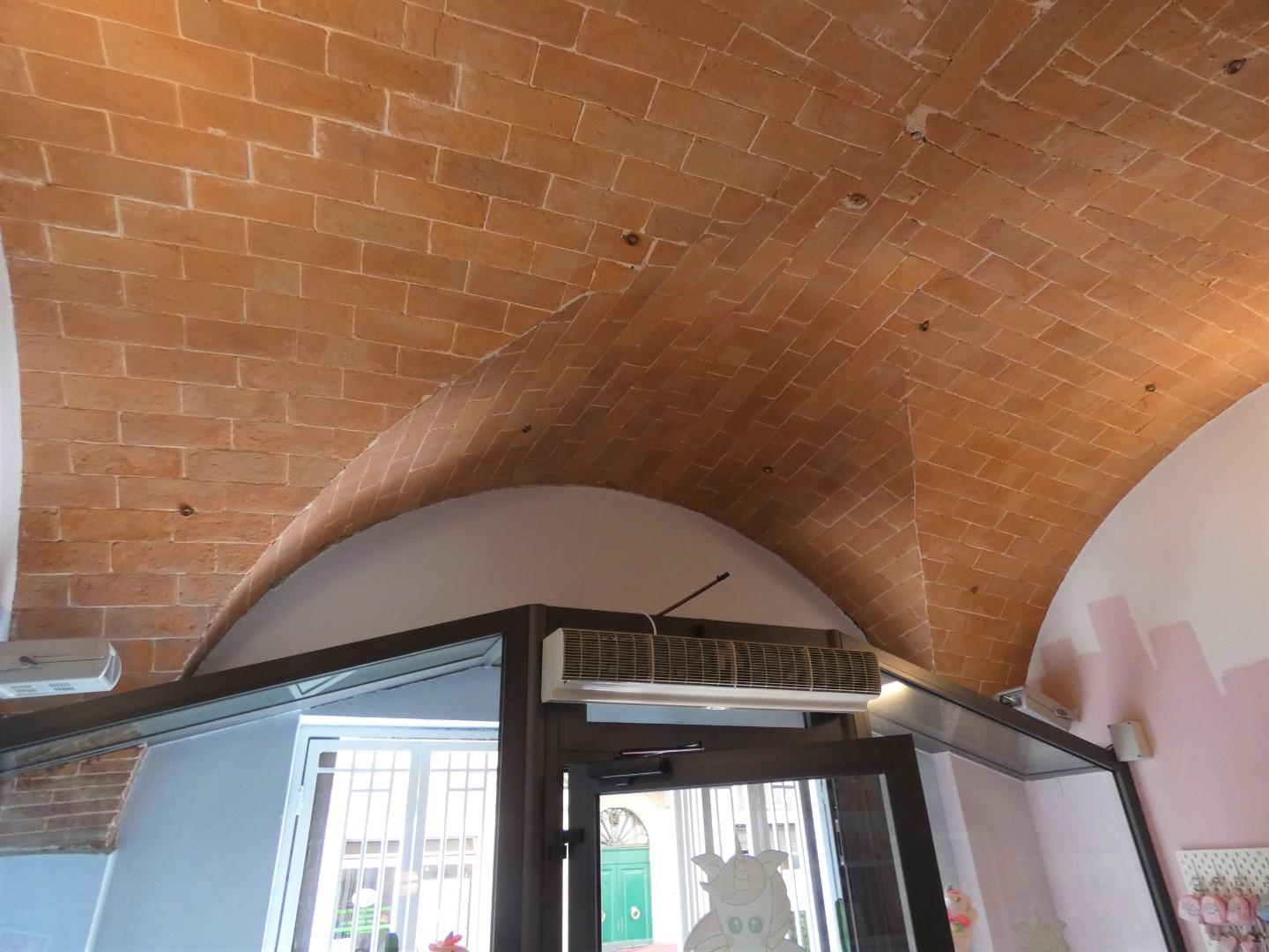 Locale commerciale ristrutturata, Pontedera centro