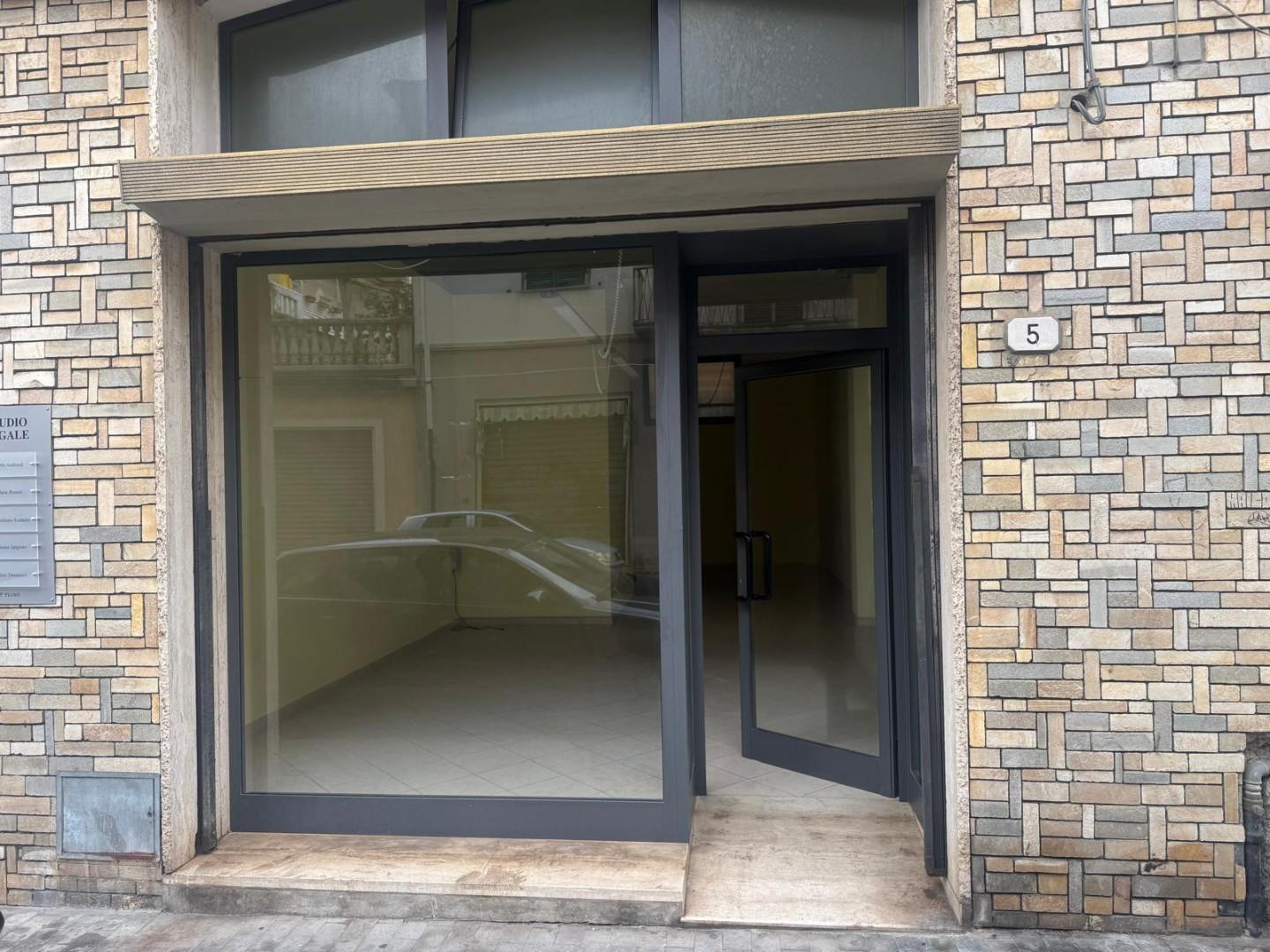 Locale commerciale ristrutturata, Pontedera centro