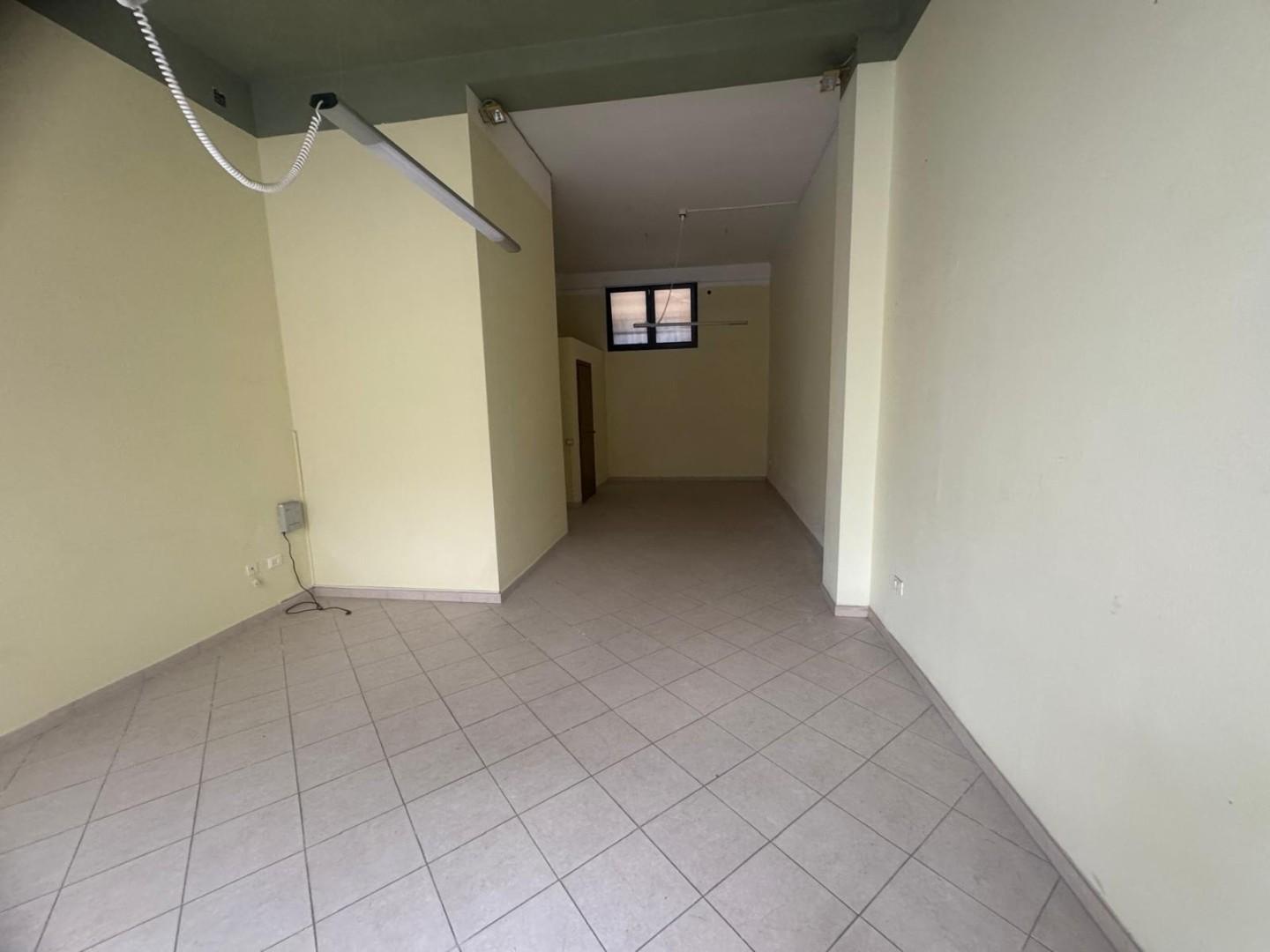 Locale commerciale ristrutturata, Pontedera centro