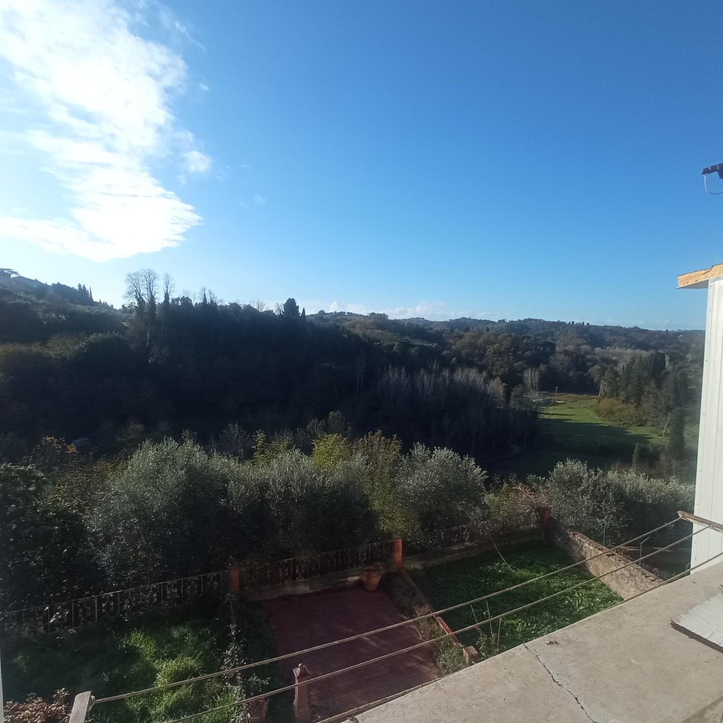 Quadrilocale con terrazzo a Montopoli in Val d'Arno