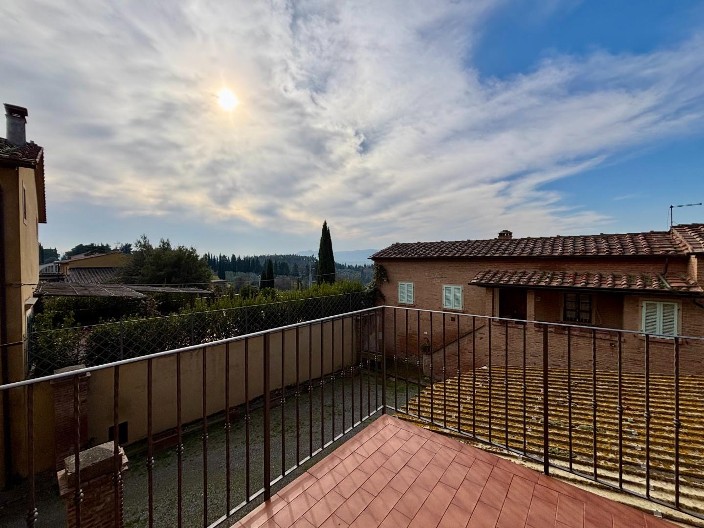 Casa indipendente con terrazzo, Peccioli montelopio