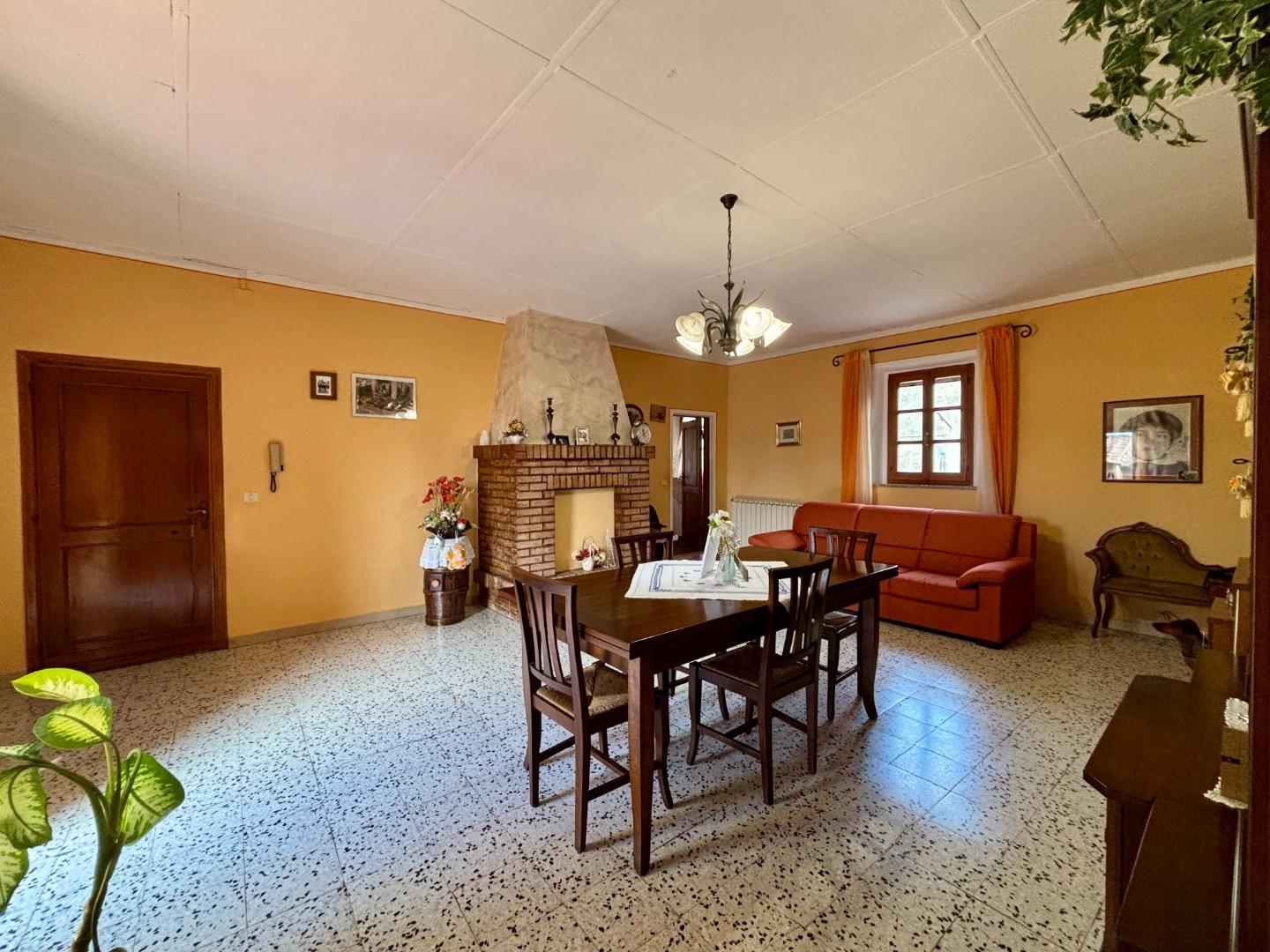 Casa indipendente con terrazzo, Peccioli montelopio