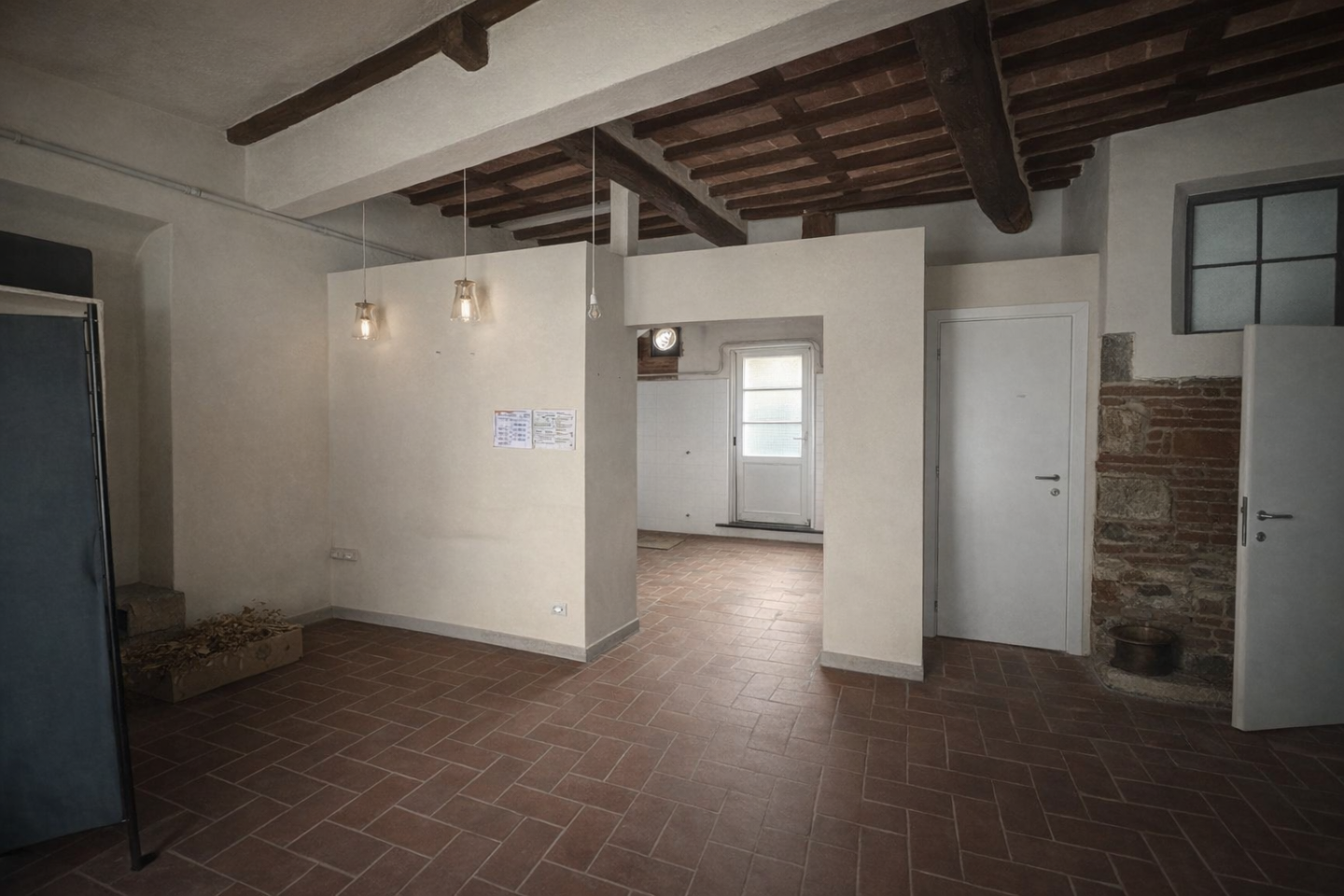 Locale commerciale in affitto a Bientina