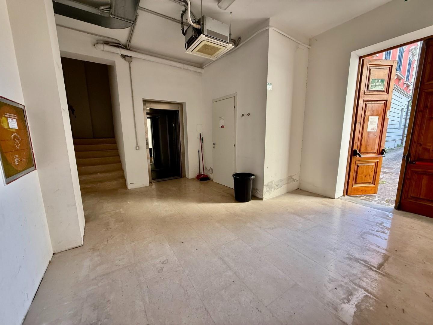 Capannone in affitto, Pontedera centro