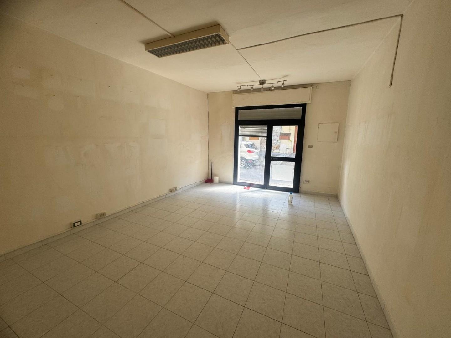 Locale commerciale in affitto, Pontedera centro
