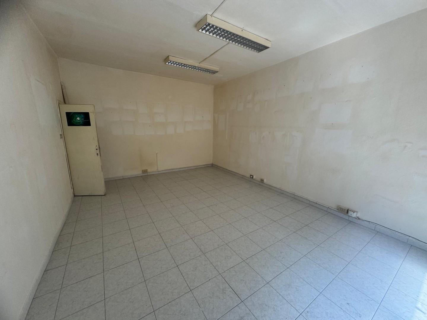 Locale commerciale in affitto, Pontedera centro