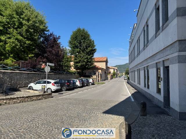 Locale commerciale in vendita a Capriolo
