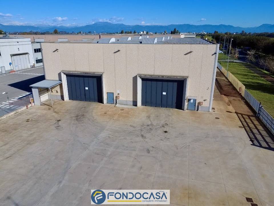 Capannone in vendita a Maclodio