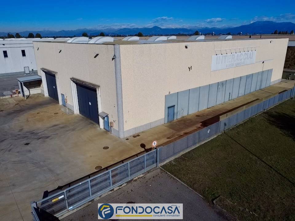 Capannone in vendita a Maclodio