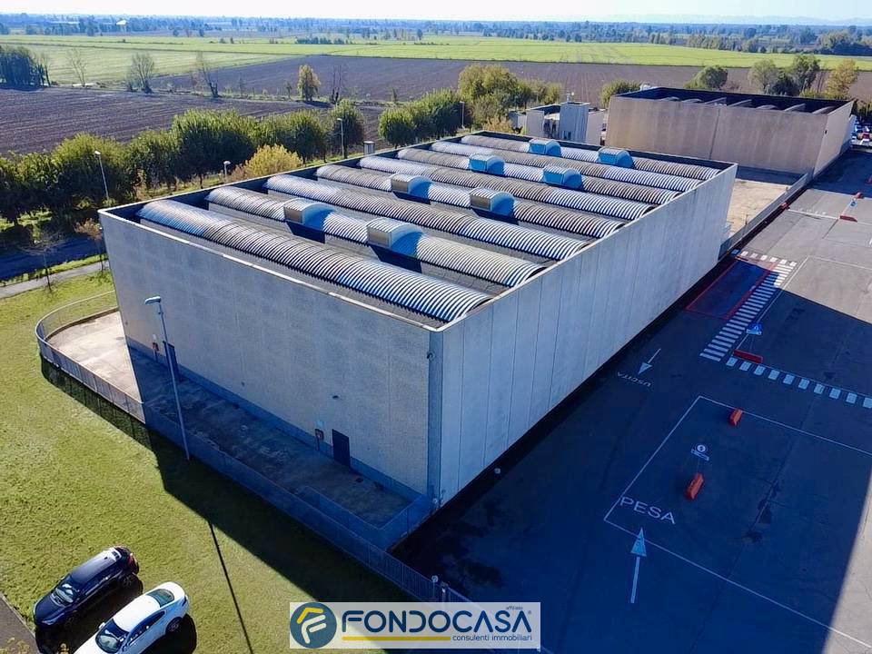 Capannone in vendita a Maclodio