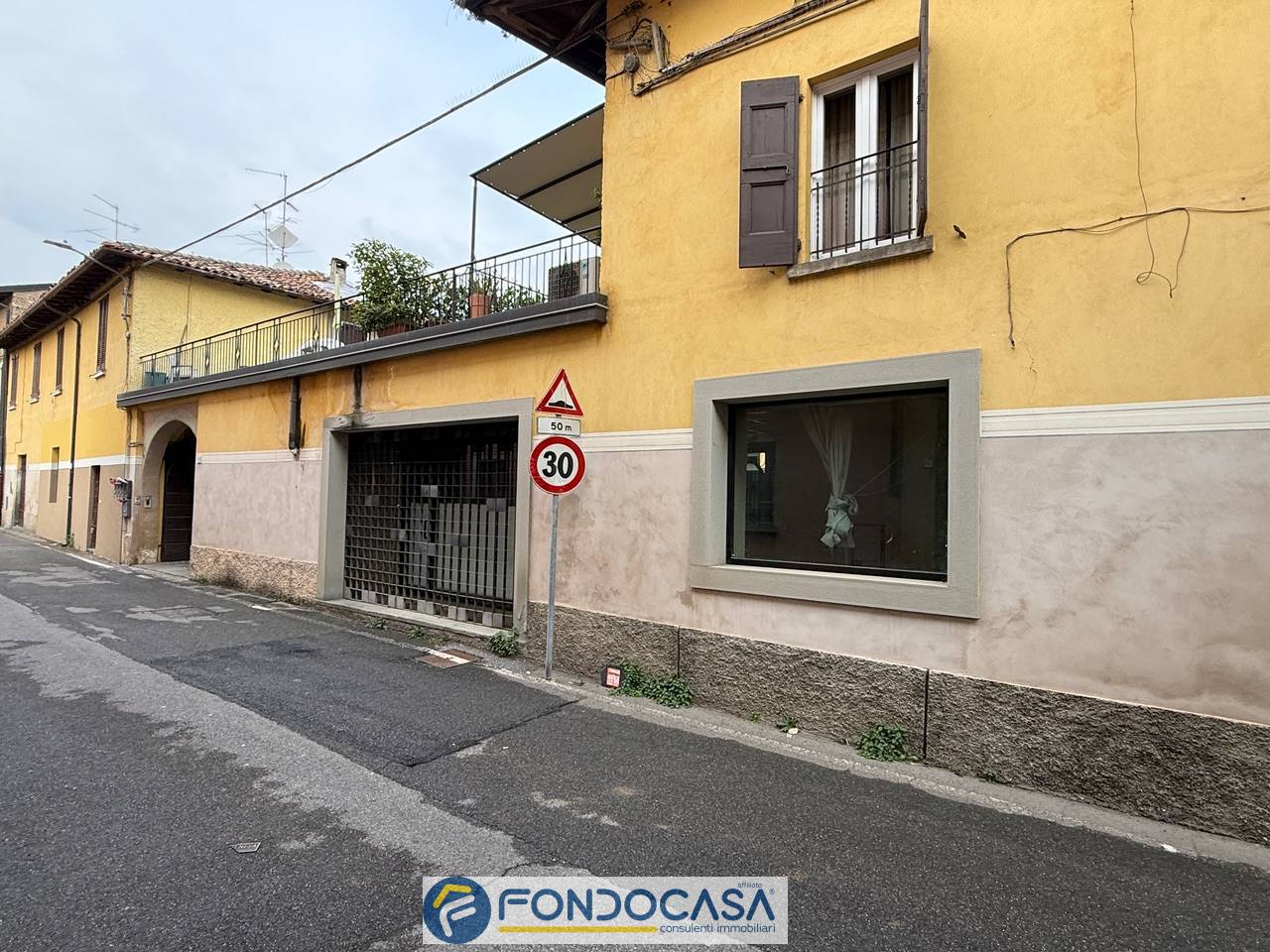 Locale commerciale in vendita a Passirano