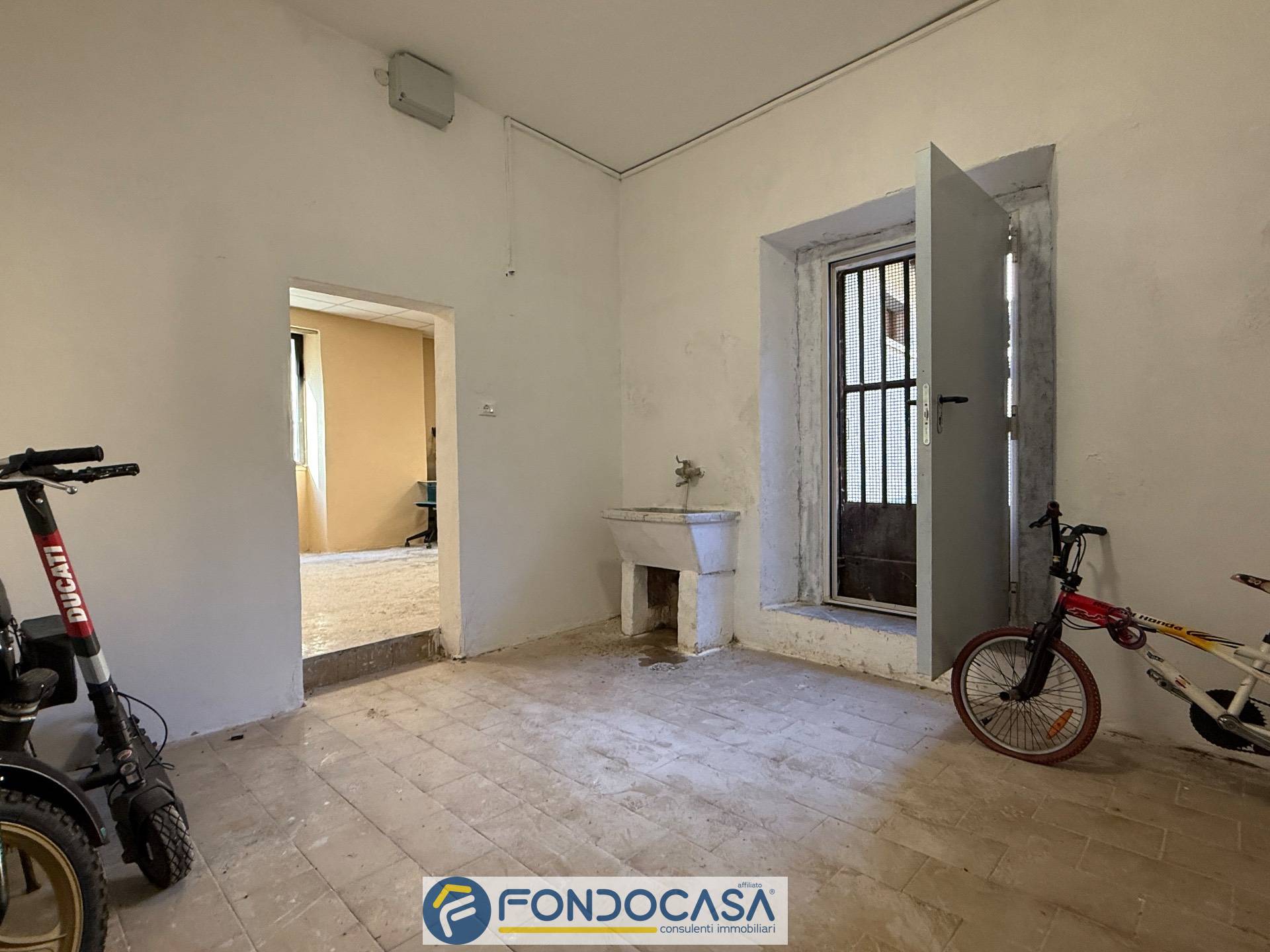 Locale commerciale in vendita a Passirano