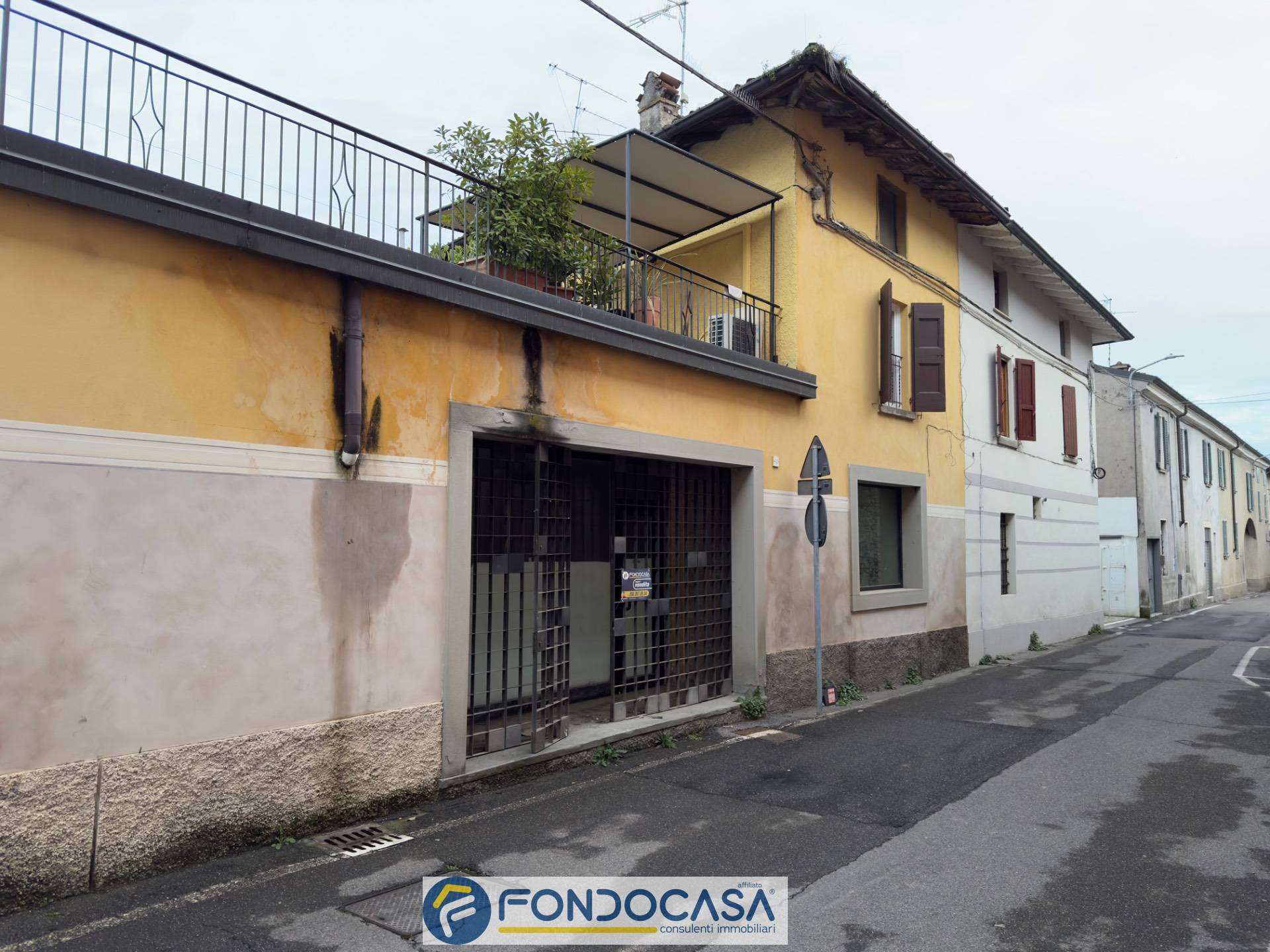 Locale commerciale in vendita a Passirano