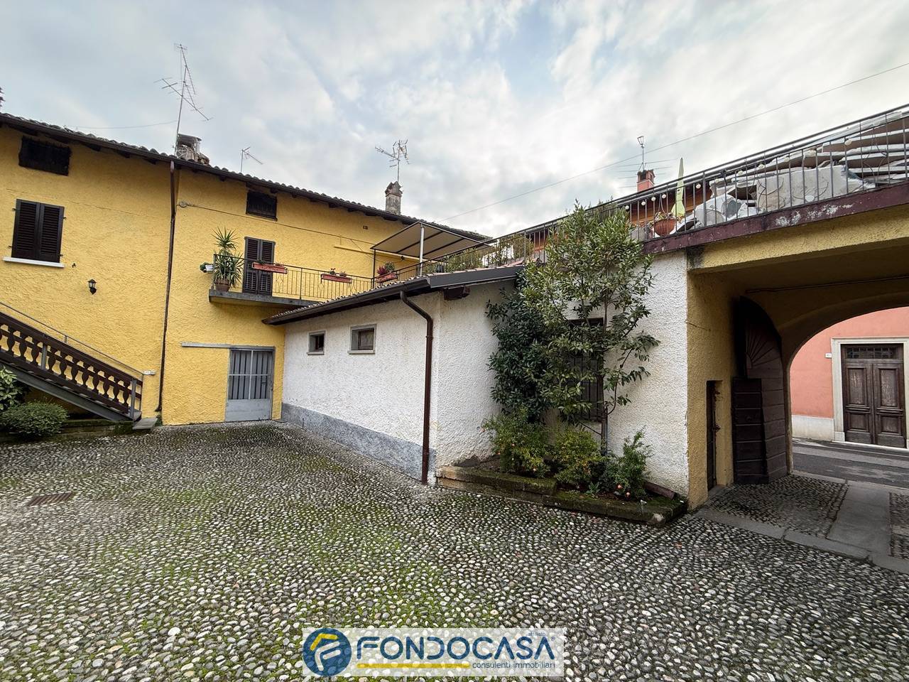 Locale commerciale in vendita a Passirano