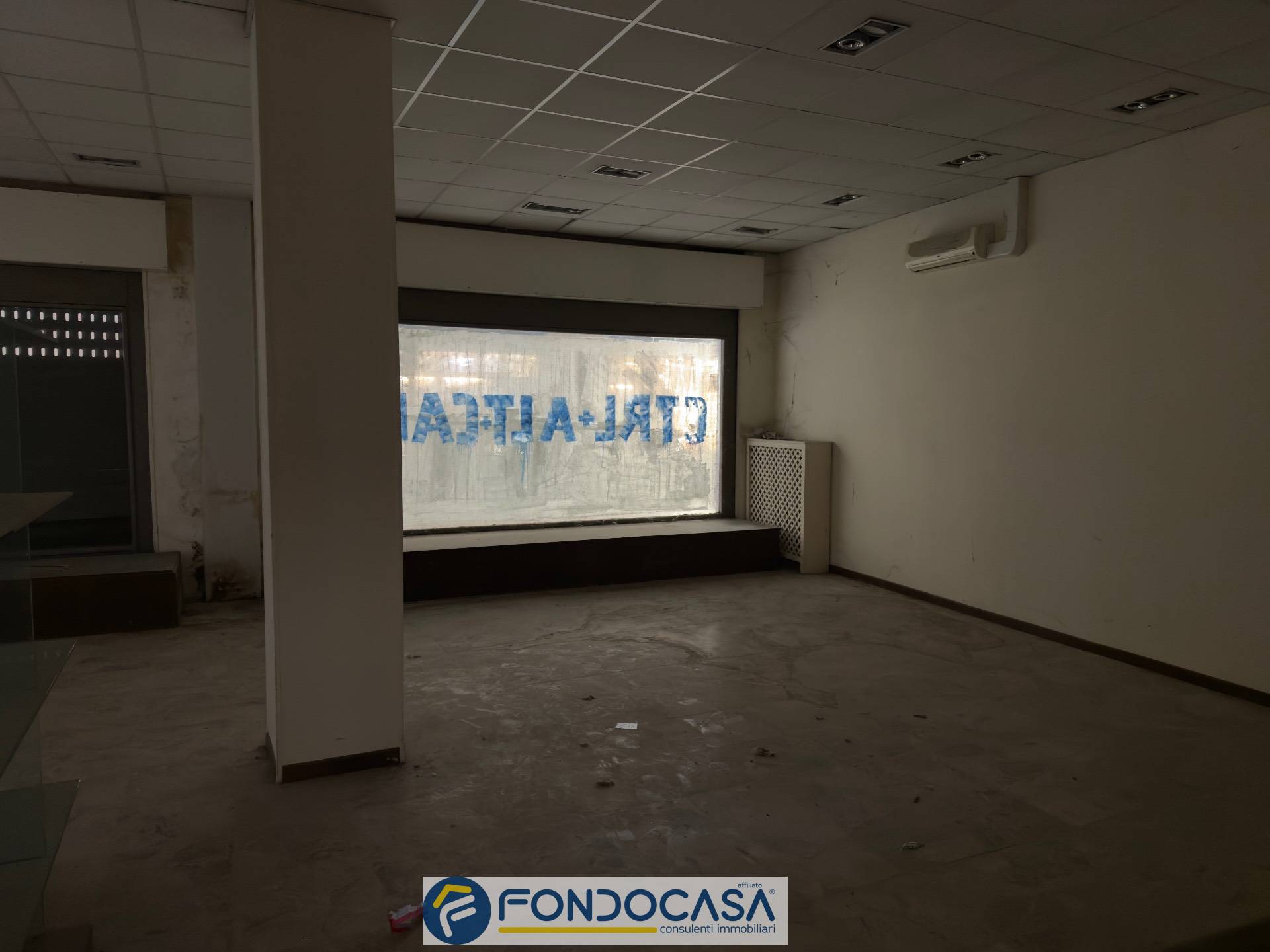 Locale commerciale in vendita a Rovato