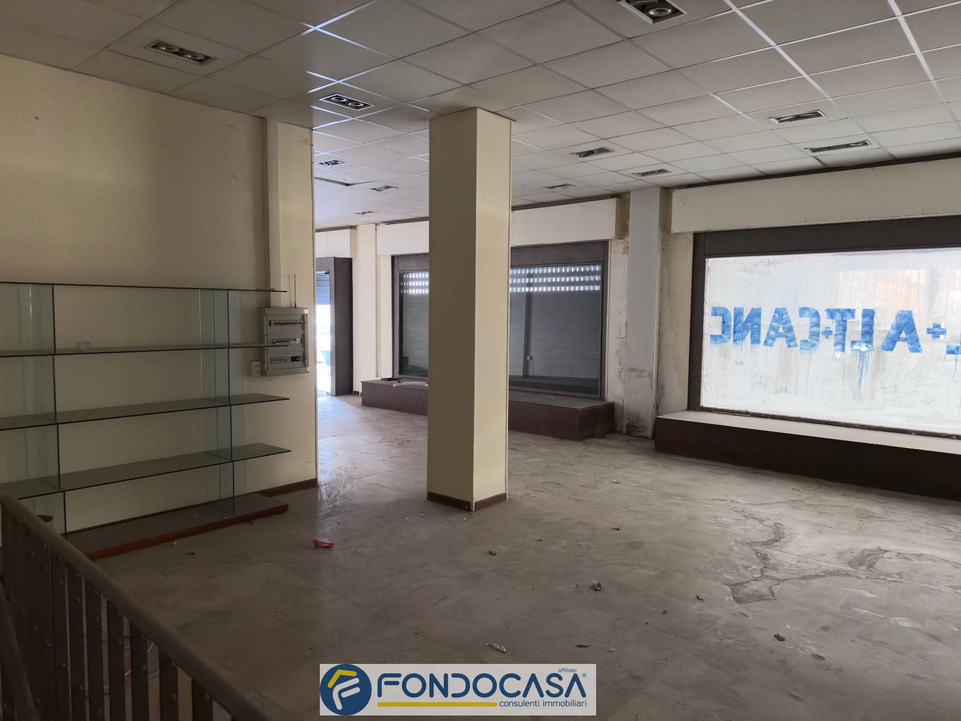 Locale commerciale in vendita a Rovato