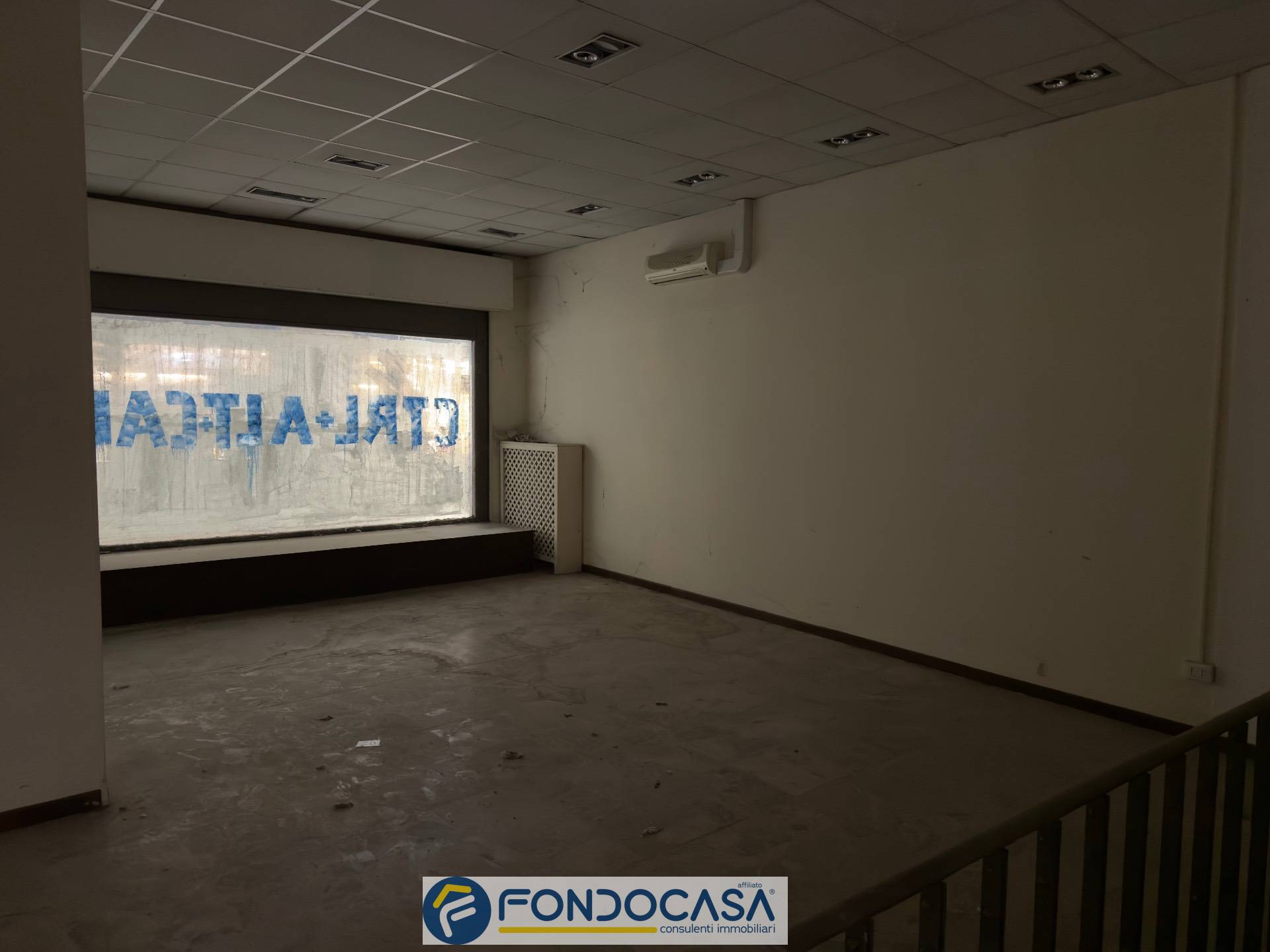 Locale commerciale in vendita a Rovato