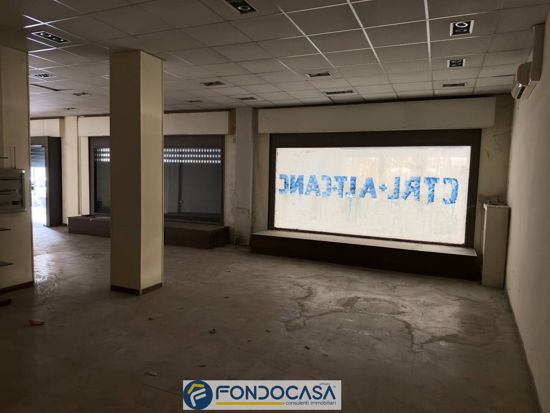 Locale commerciale in vendita a Rovato