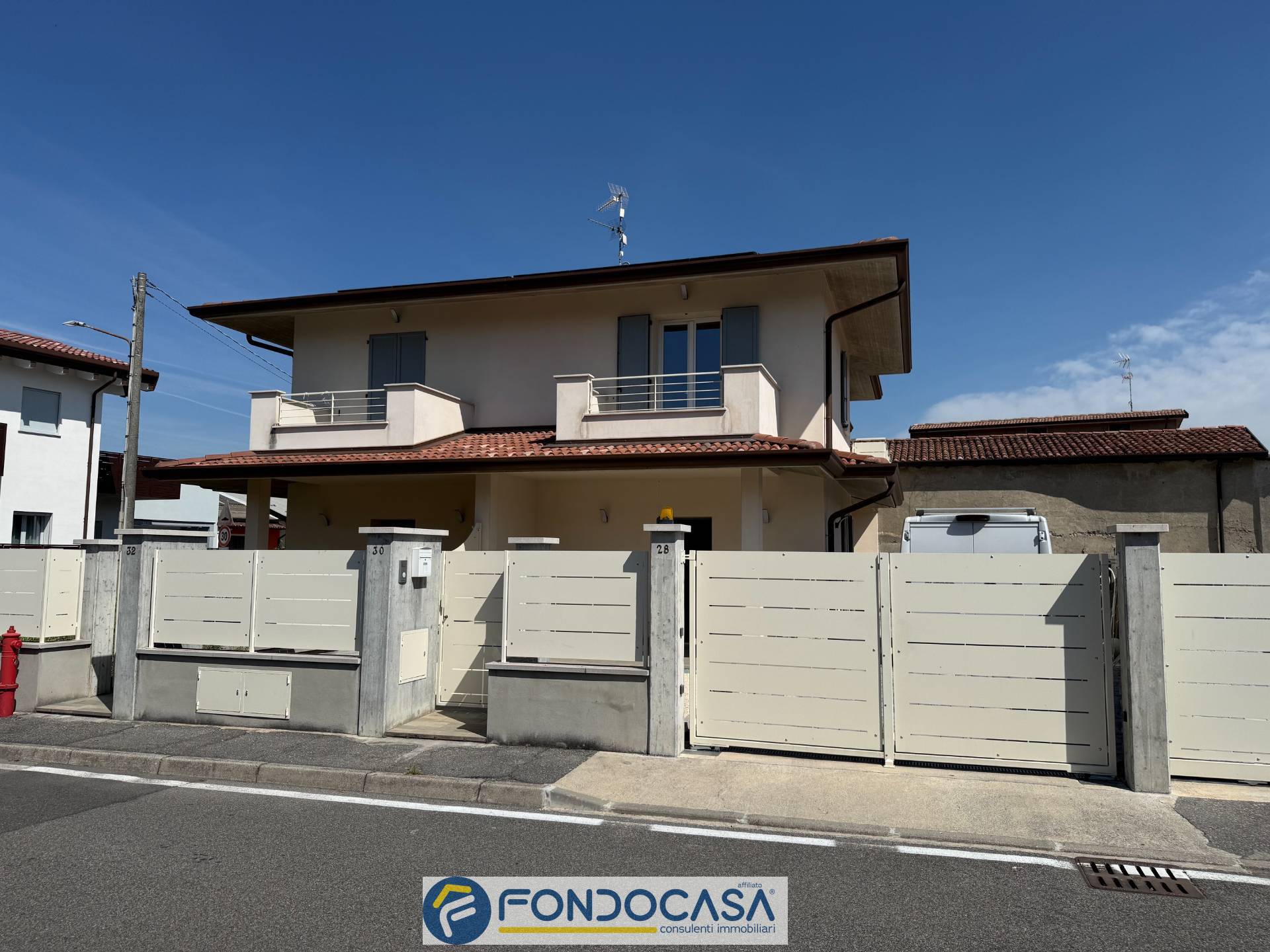 Villa bifamiliare in affitto a Rovato