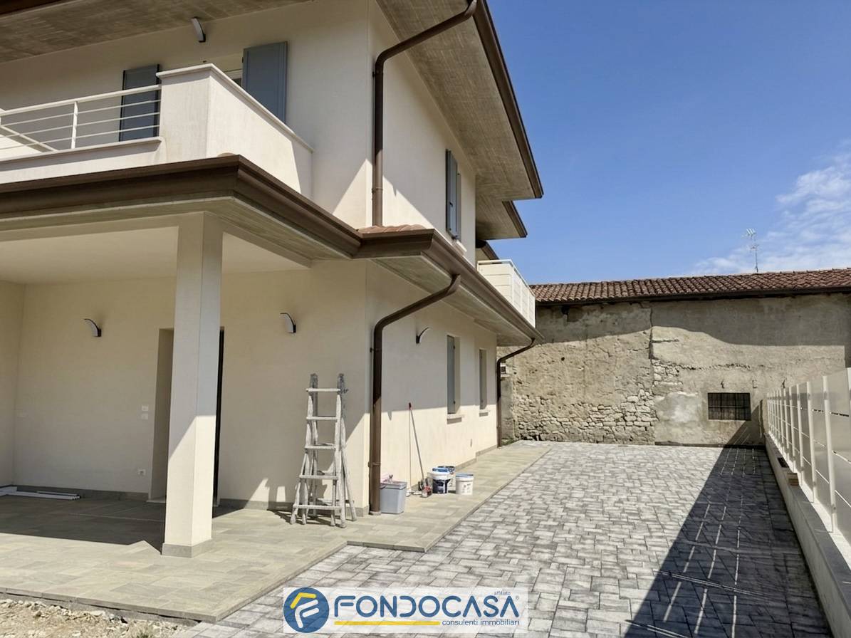 Villa bifamiliare in affitto a Rovato