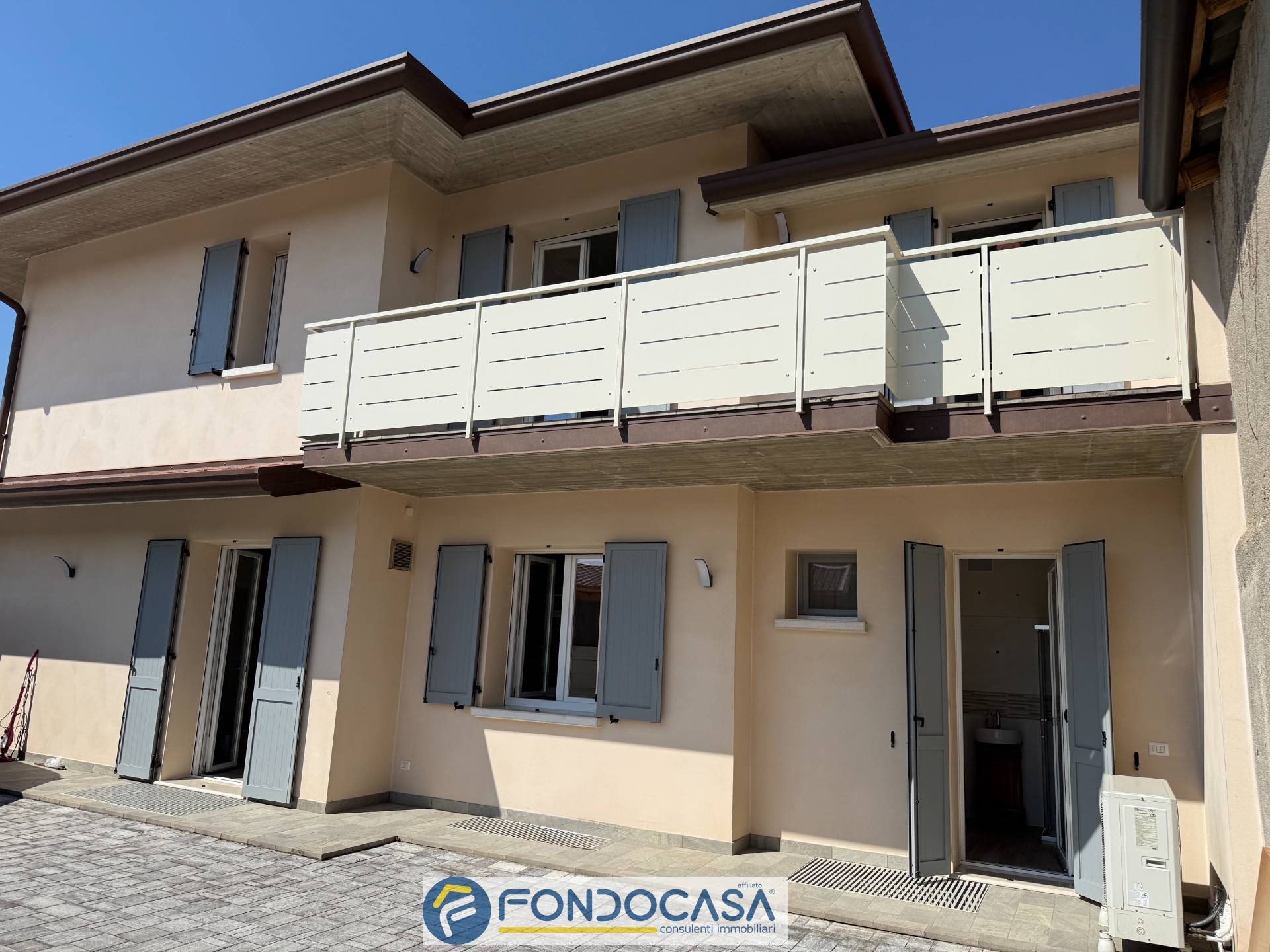 Villa bifamiliare in affitto a Rovato