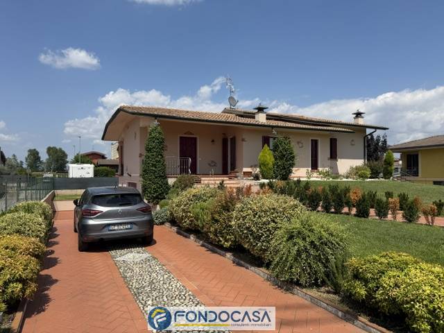Villa in vendita a Maclodio