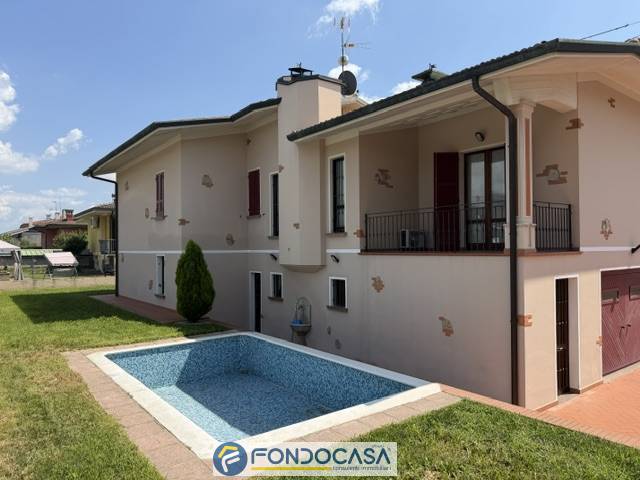 Villa in vendita a Maclodio