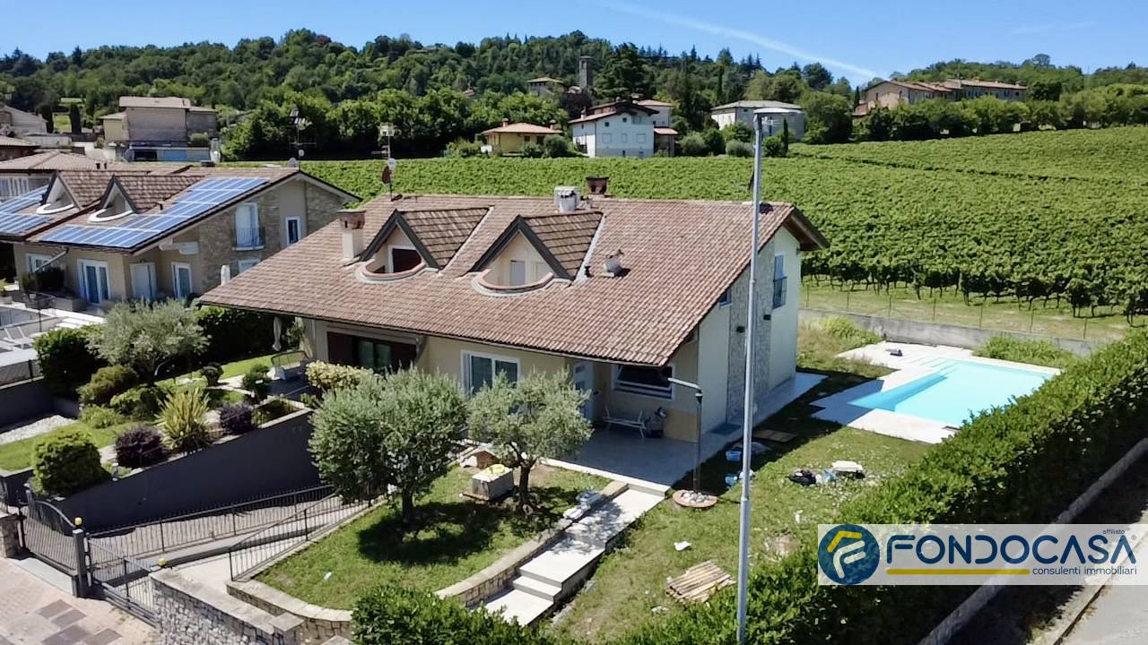 Villa bifamiliare in vendita a Corte Franca