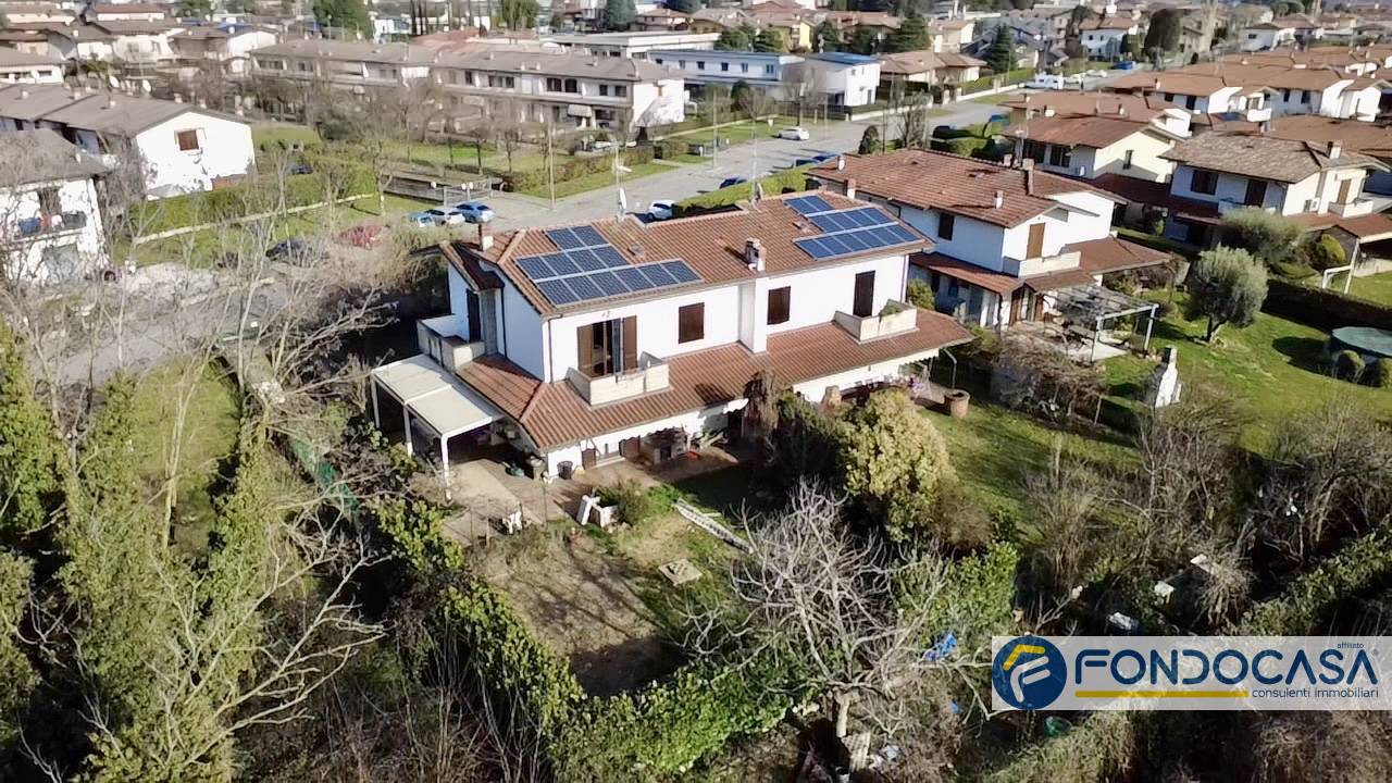 Villa bifamiliare in vendita a Castelli Calepio