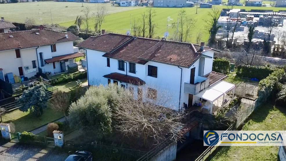 Villa bifamiliare in vendita a Palazzolo sull'Oglio