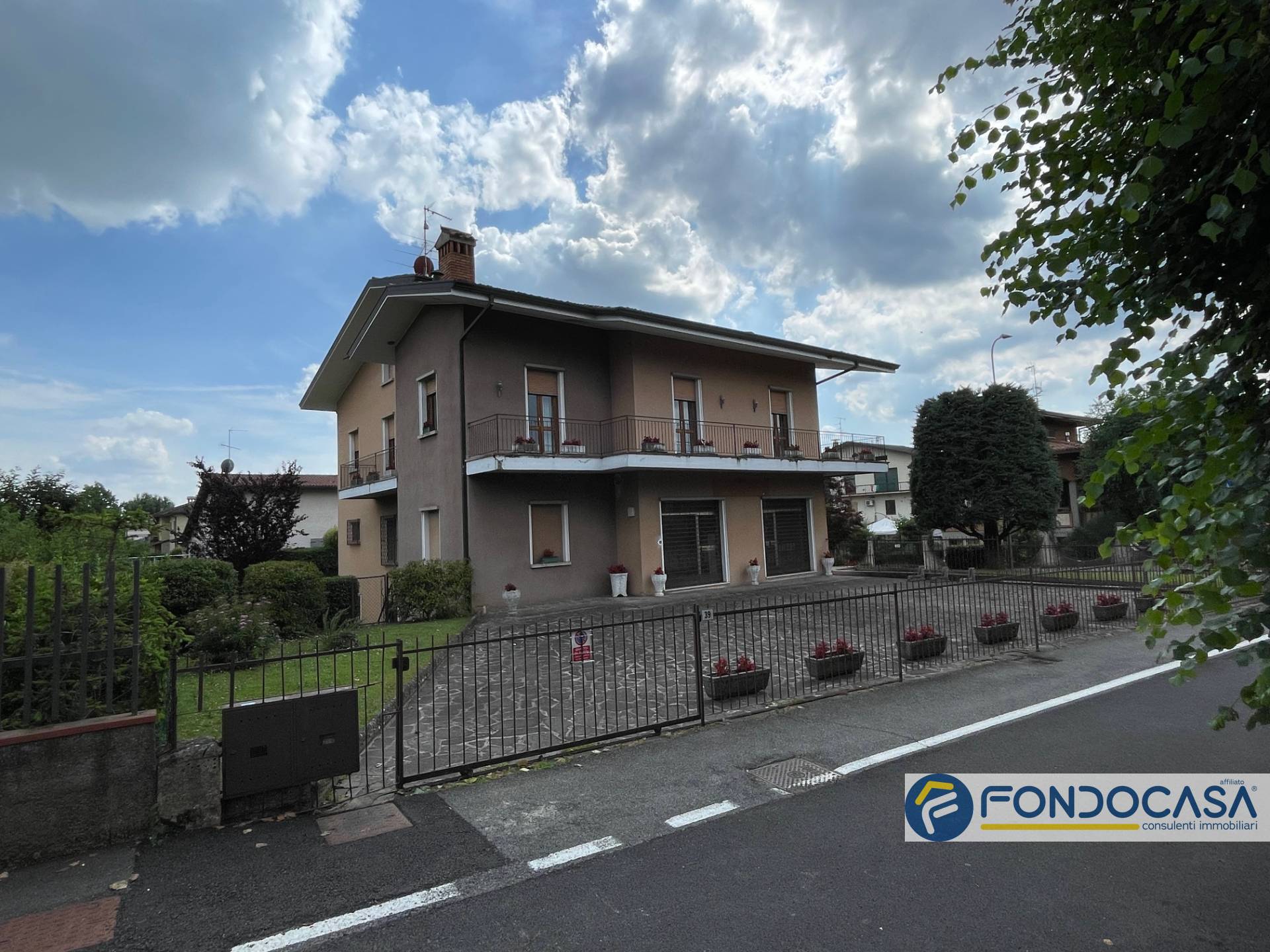 Villa bifamiliare in vendita a Passirano