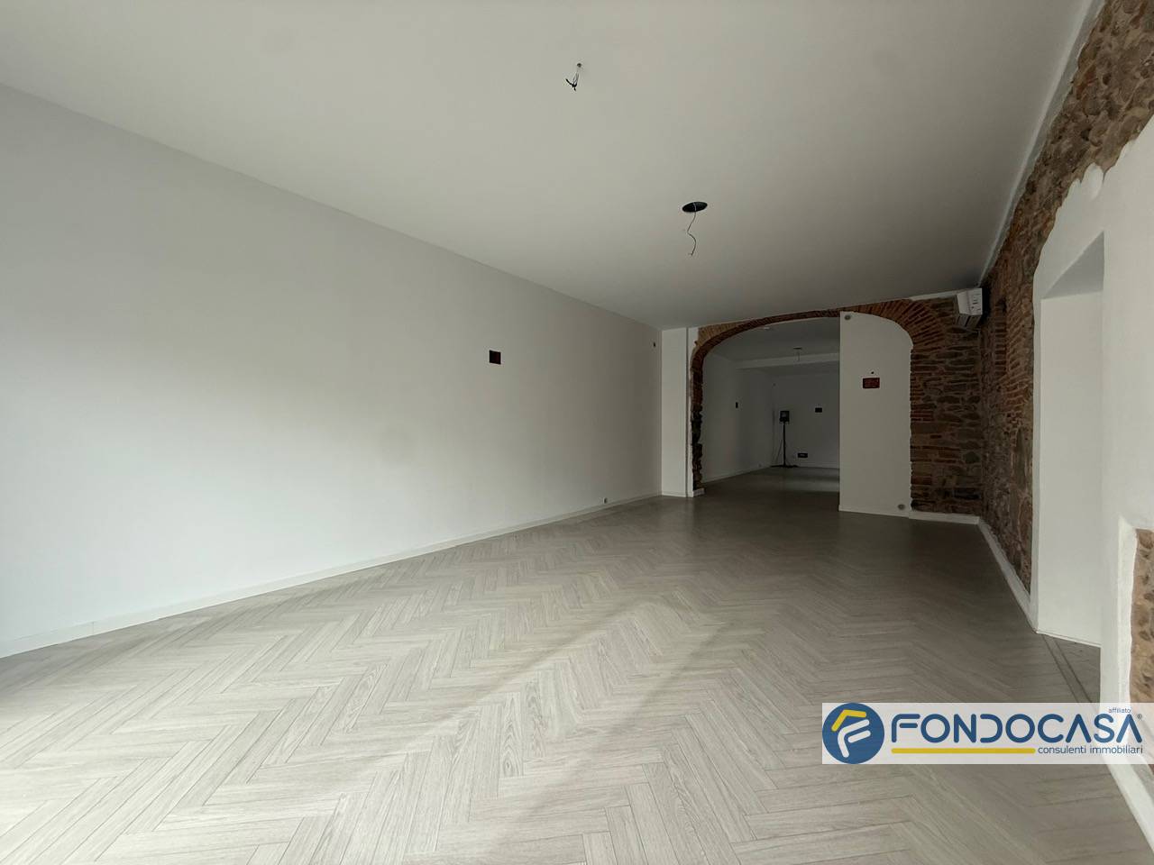 Locale commerciale in affitto a Palazzolo sull'Oglio