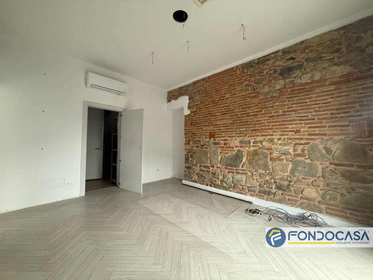 Locale commerciale in affitto a Palazzolo sull'Oglio